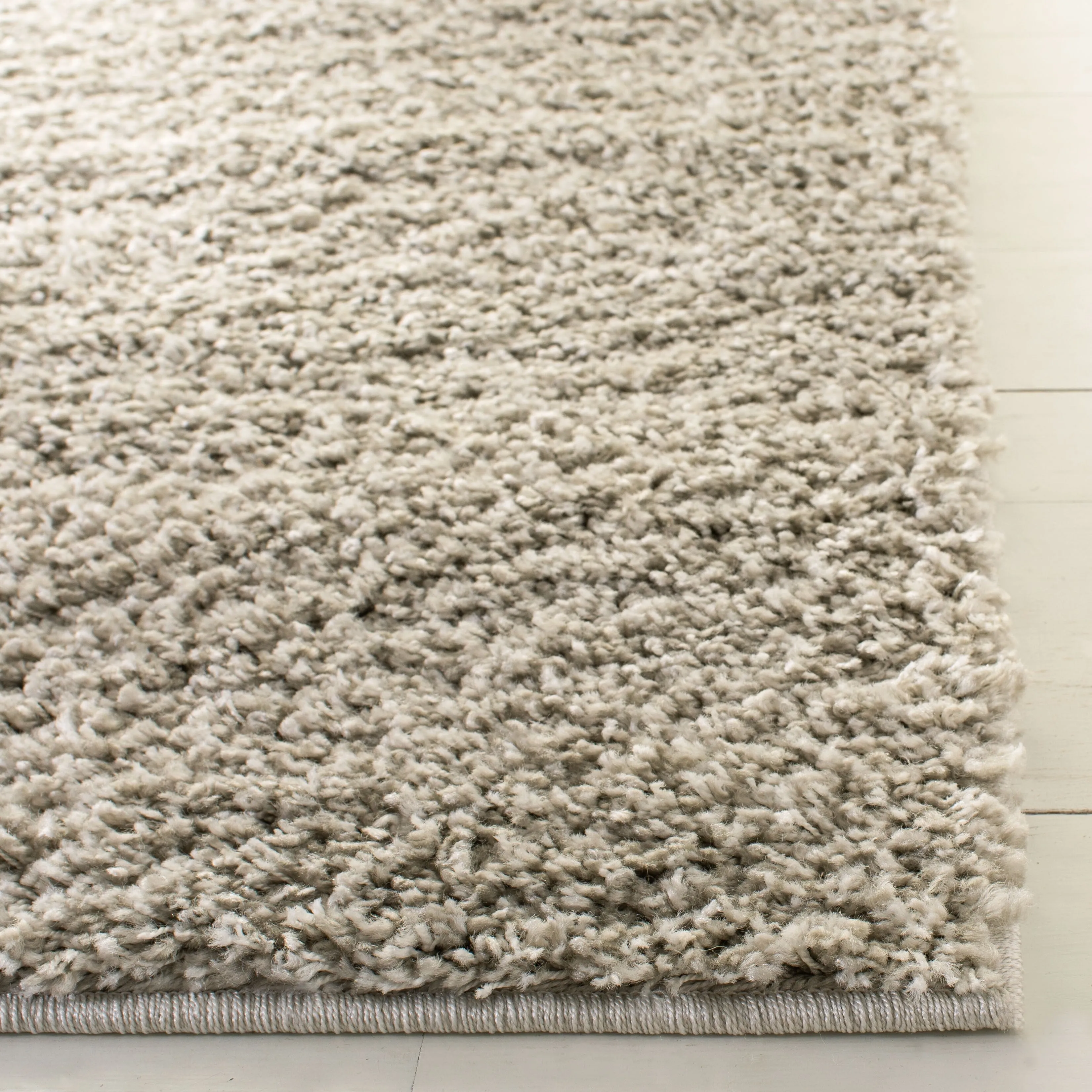 SAFAVIEH Arizona Shag Mechtilde 1.6-inch Thick Rug