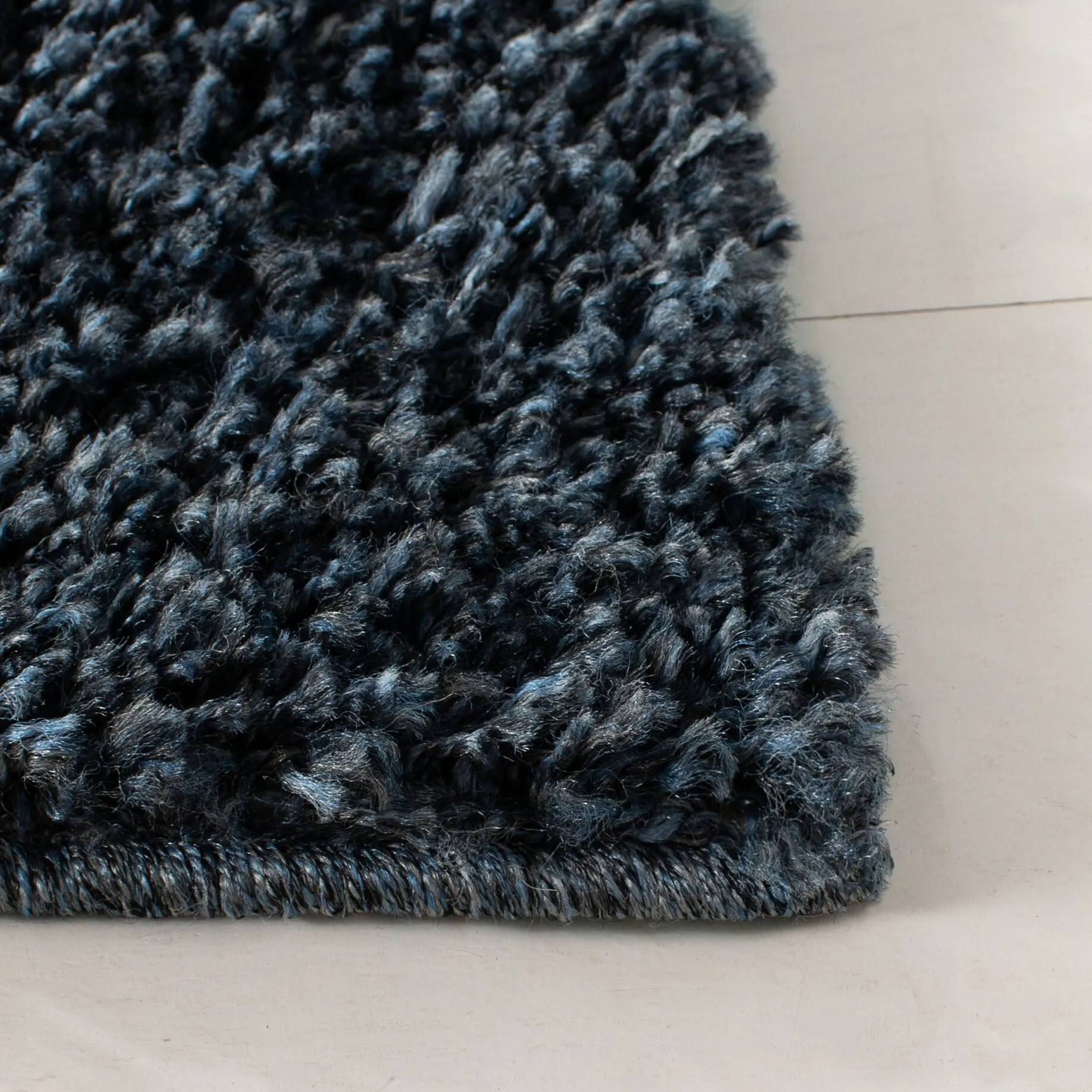 SAFAVIEH Arizona Shag Mechtilde 1.6-inch Thick Rug