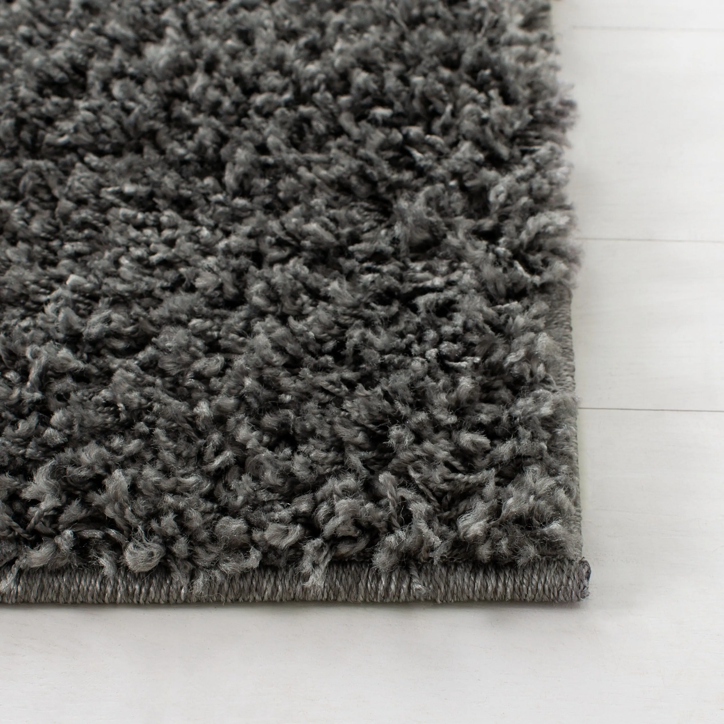 SAFAVIEH Arizona Shag Mechtilde 1.6-inch Thick Rug