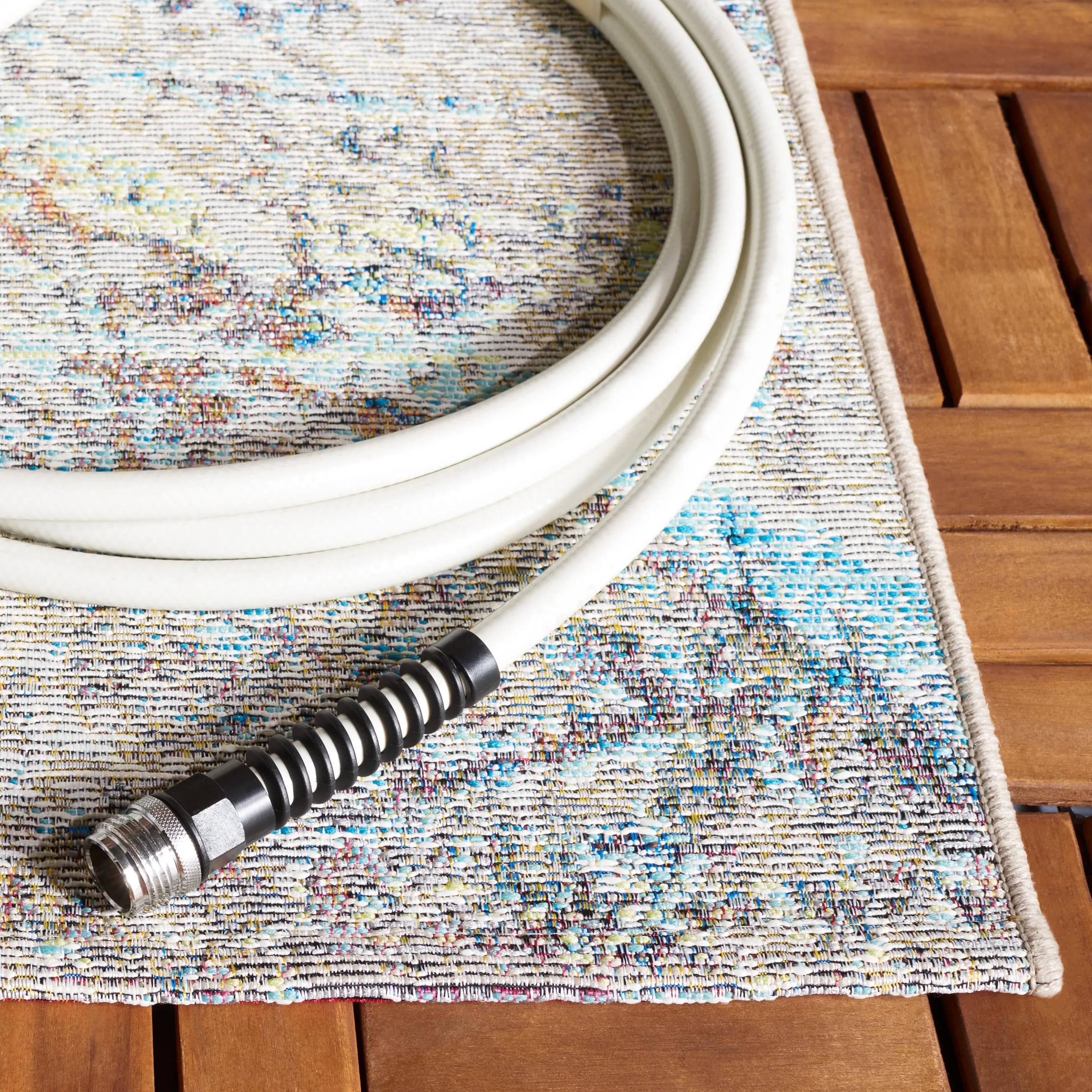SAFAVIEH Barbados Nineke Modern Waterproof Patio Backyard Rug