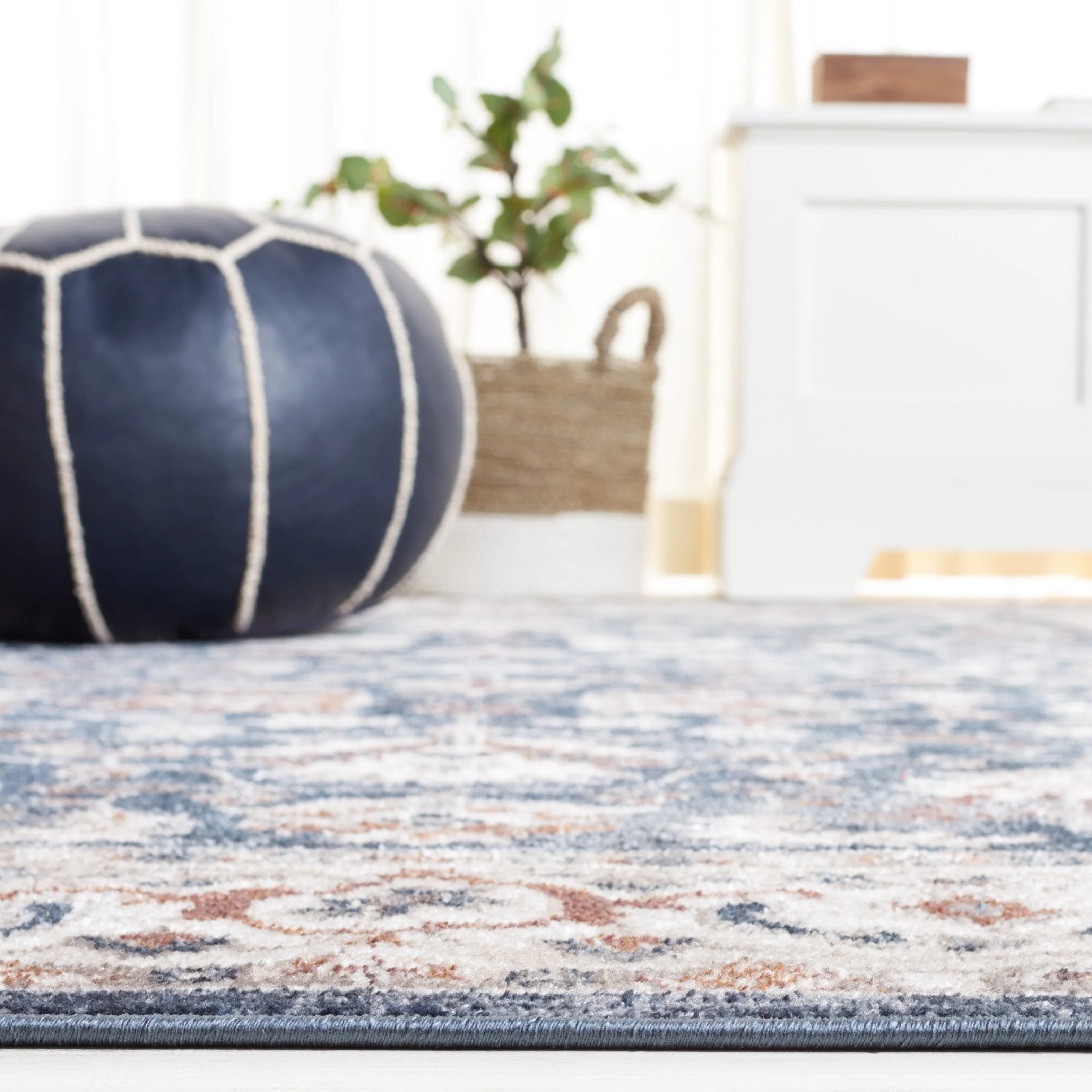 SAFAVIEH Bayside Machine Washable Boel Oriental Rug