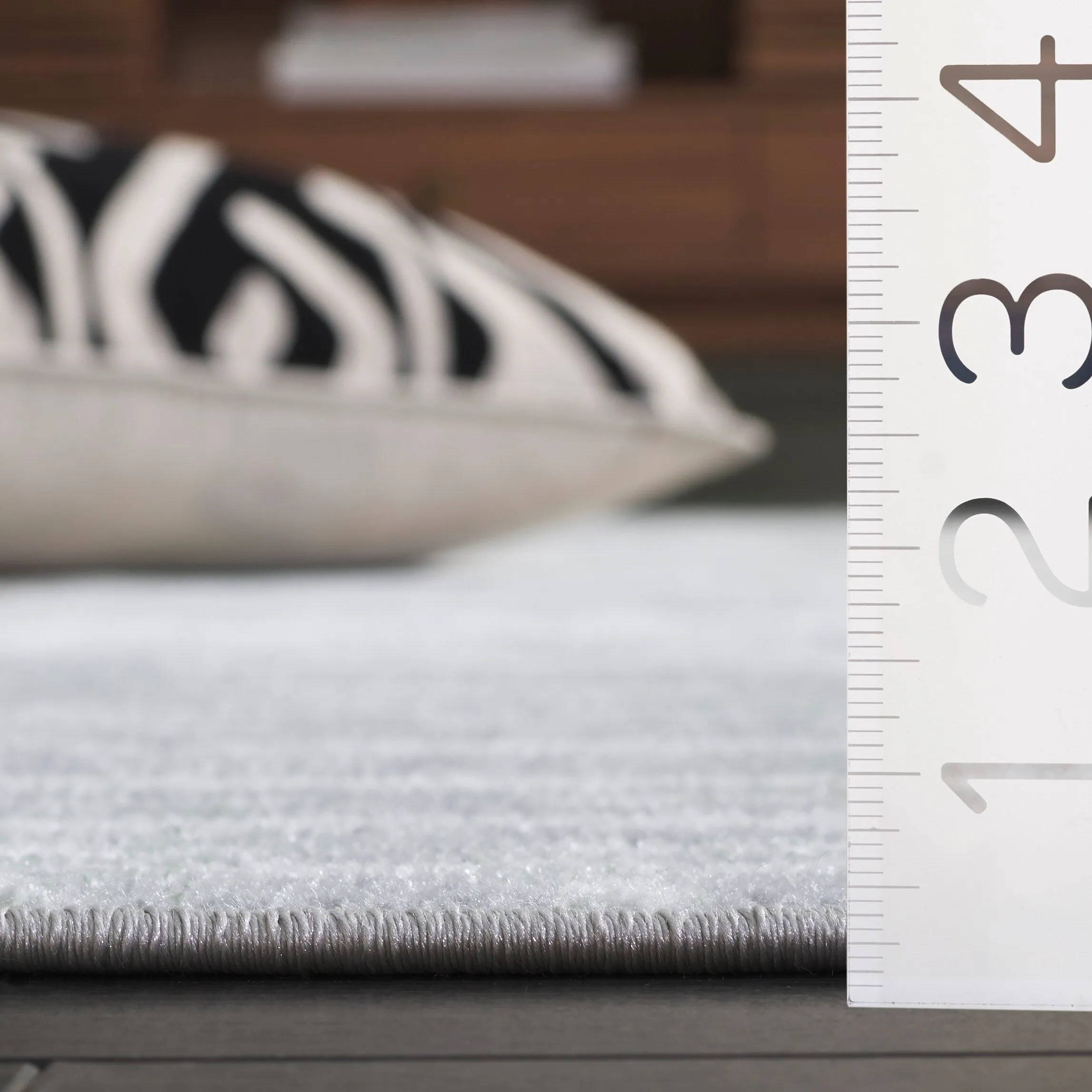 SAFAVIEH Bayside Machine Washable Neshka Modern Abstract Rug