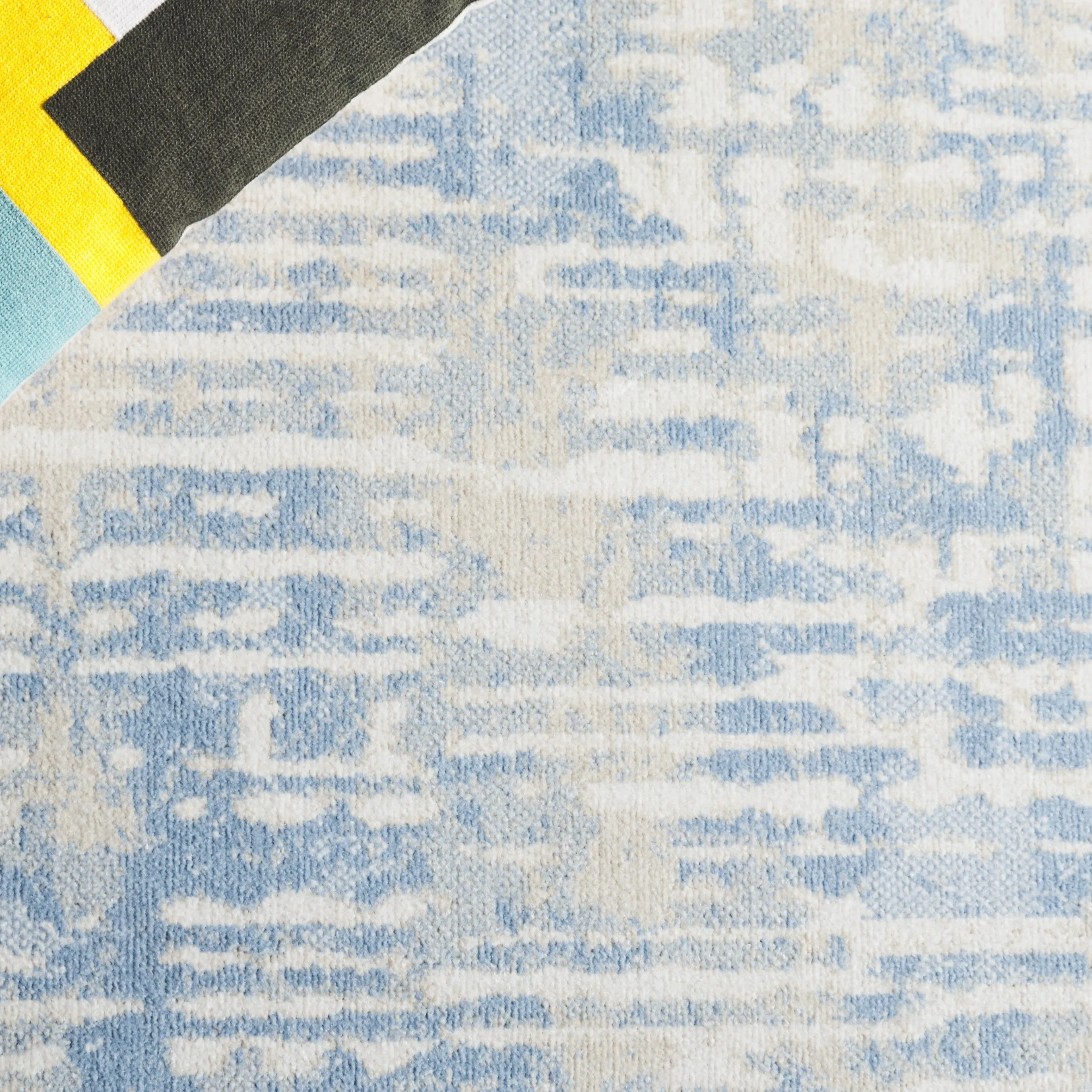 SAFAVIEH Bayside Machine Washable Neshka Modern Abstract Rug