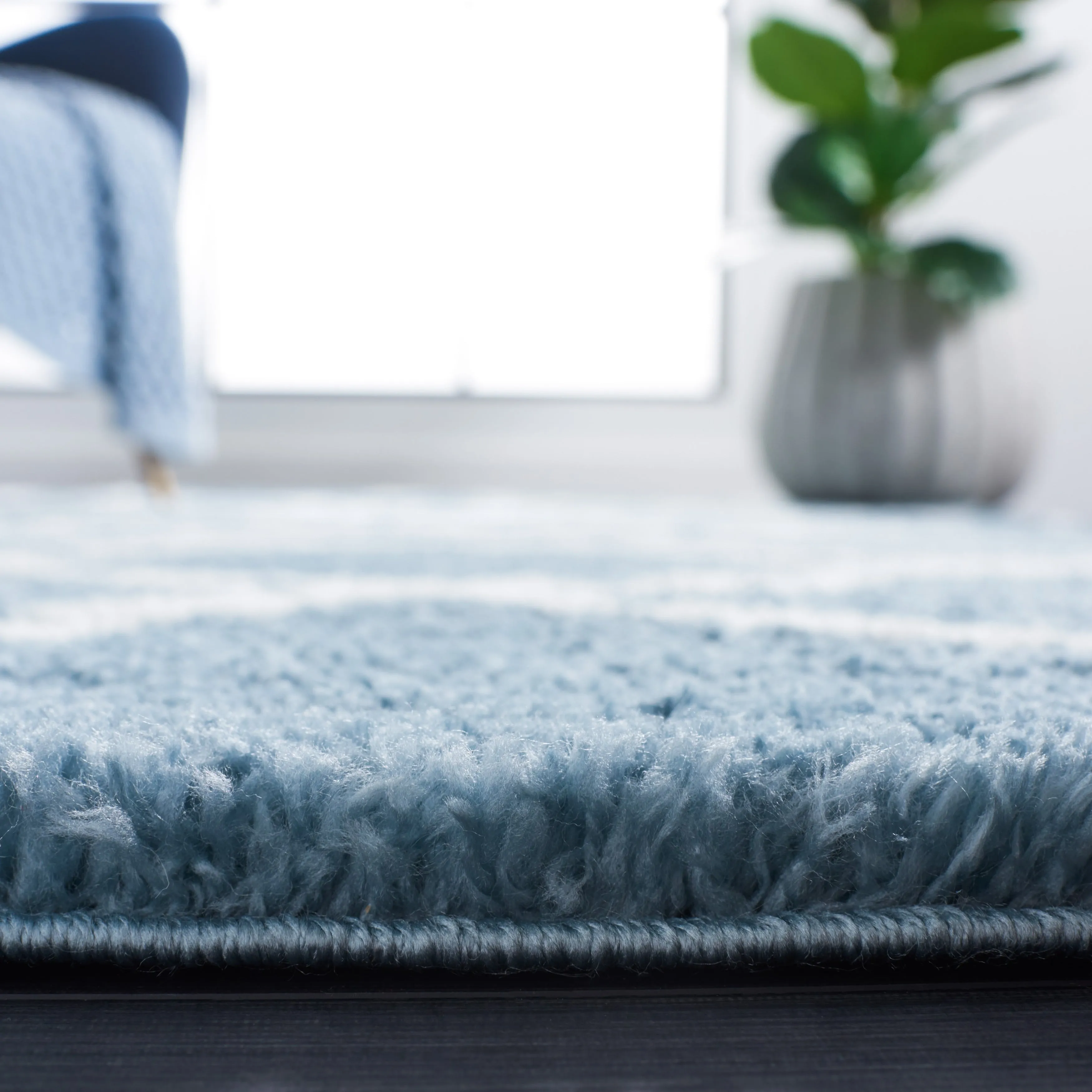 SAFAVIEH Berber Shag Eufrozina Rug