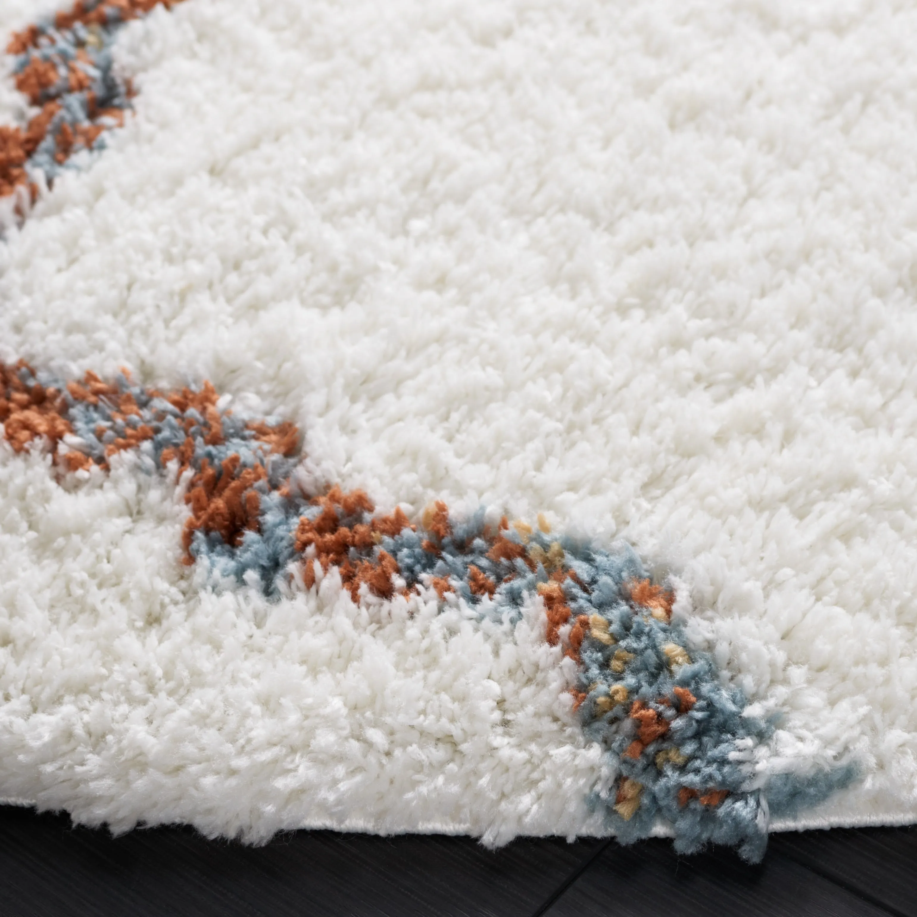 SAFAVIEH Berber Shag Eufrozina Rug