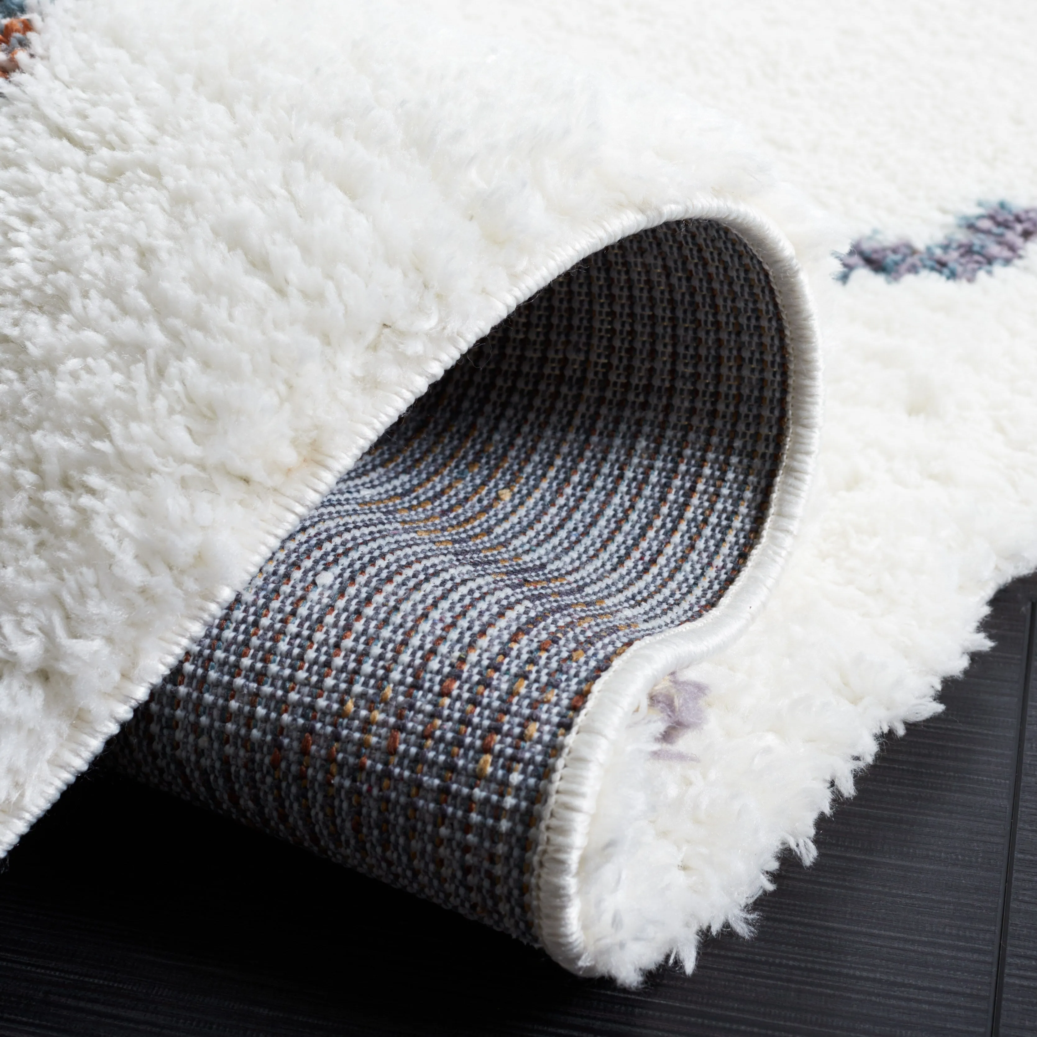 SAFAVIEH Berber Shag Eufrozina Rug