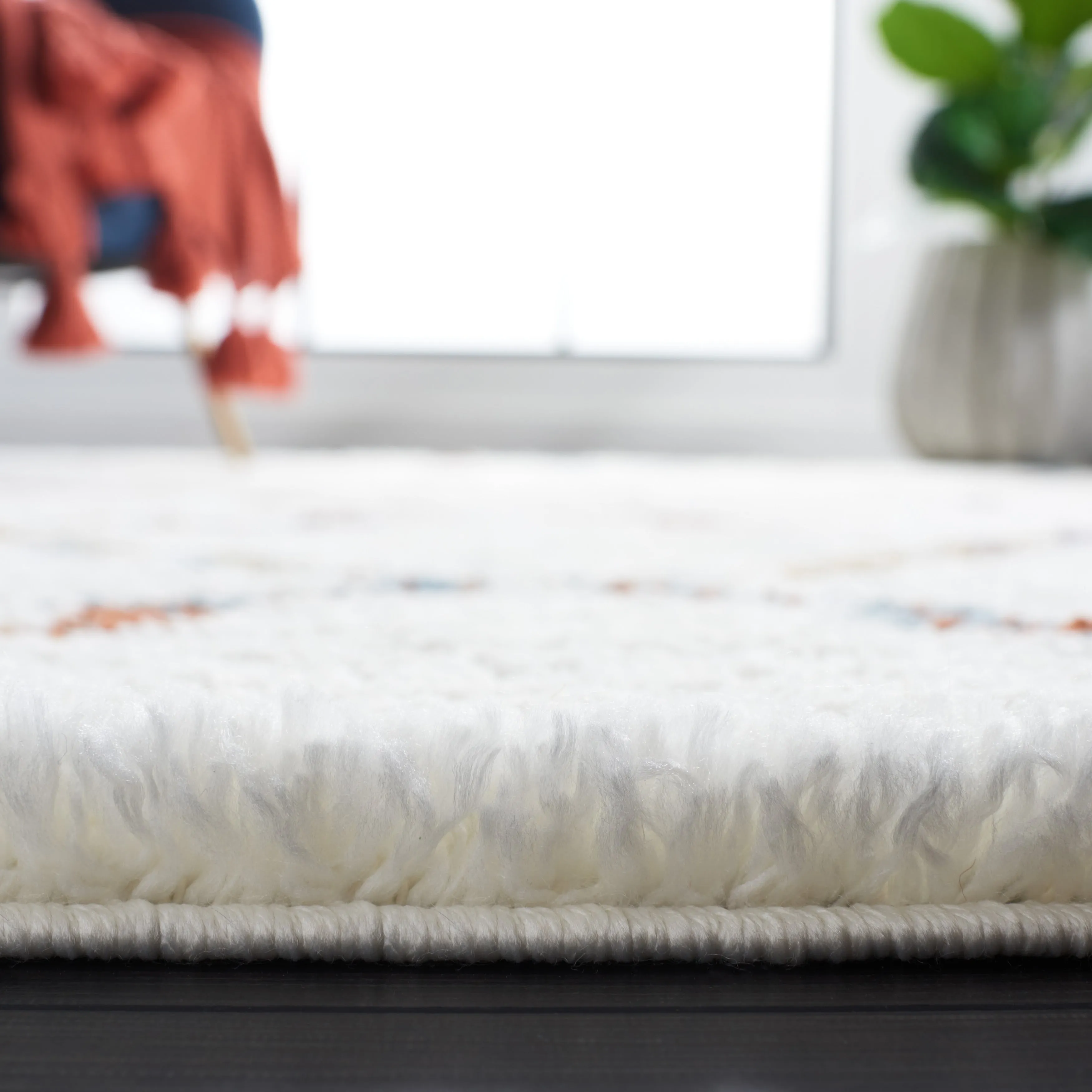 SAFAVIEH Berber Shag Eufrozina Rug