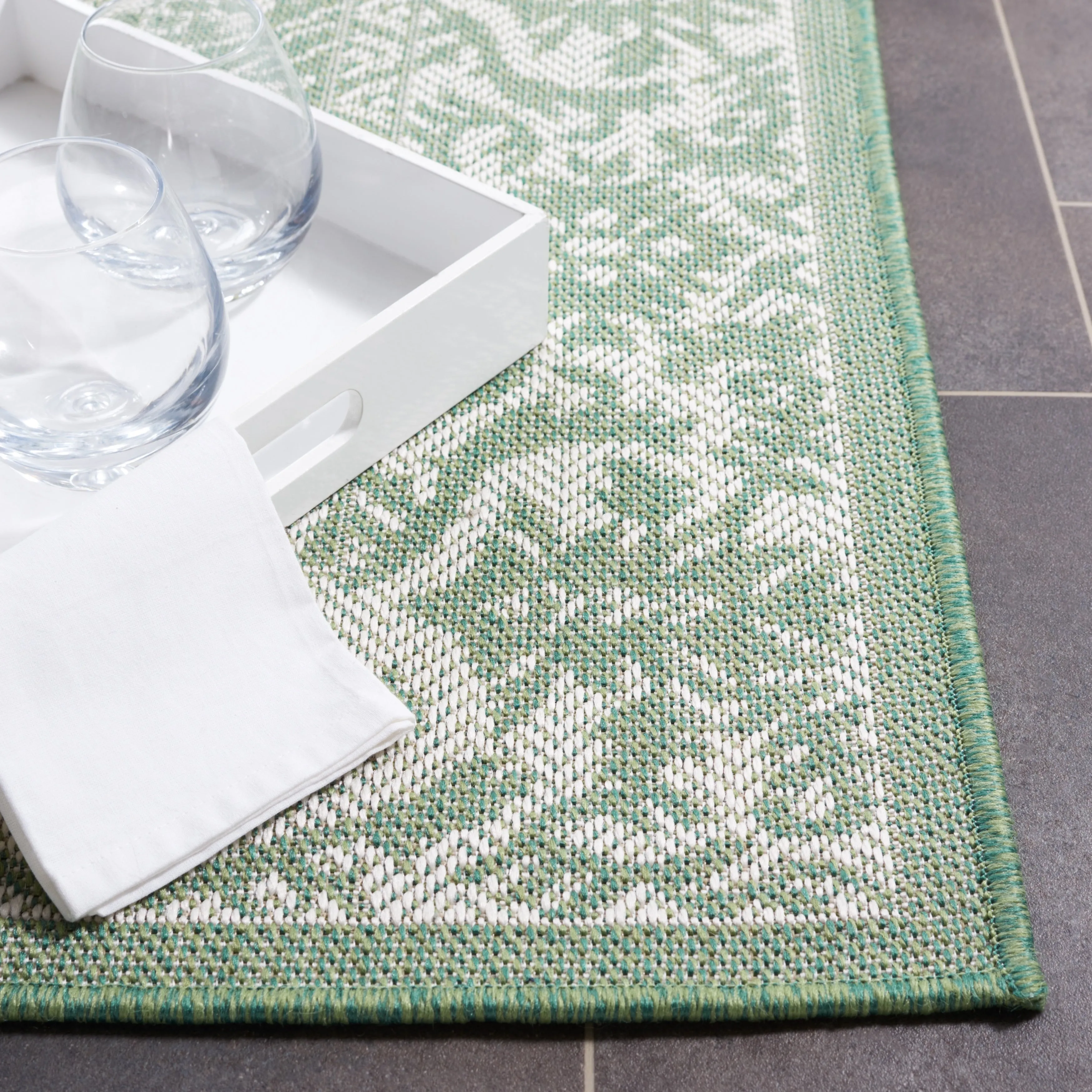 SAFAVIEH Bermuda Bernadien Geometric Indoor/Outdoor Waterproof Rug