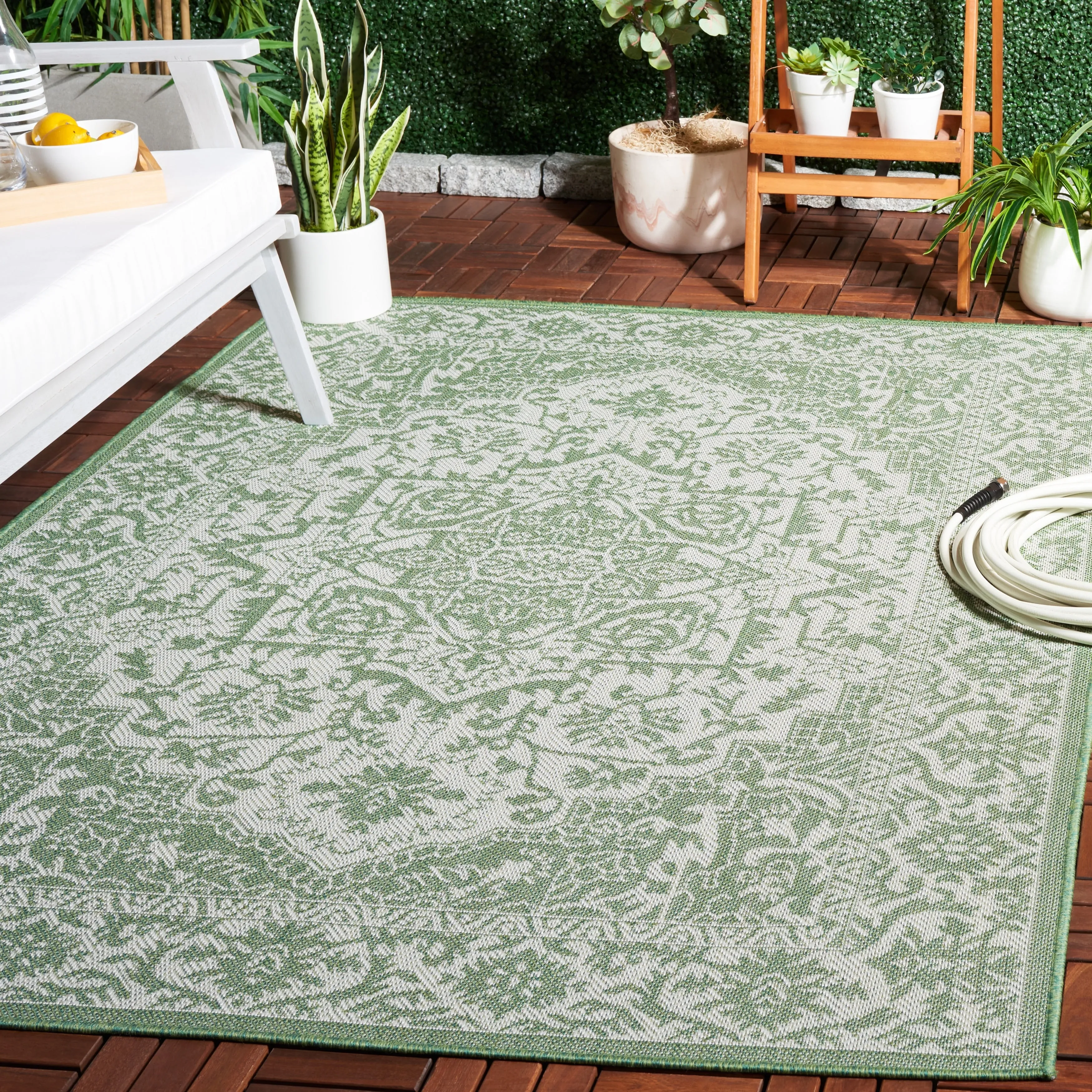 SAFAVIEH Bermuda Bernadien Geometric Indoor/Outdoor Waterproof Rug