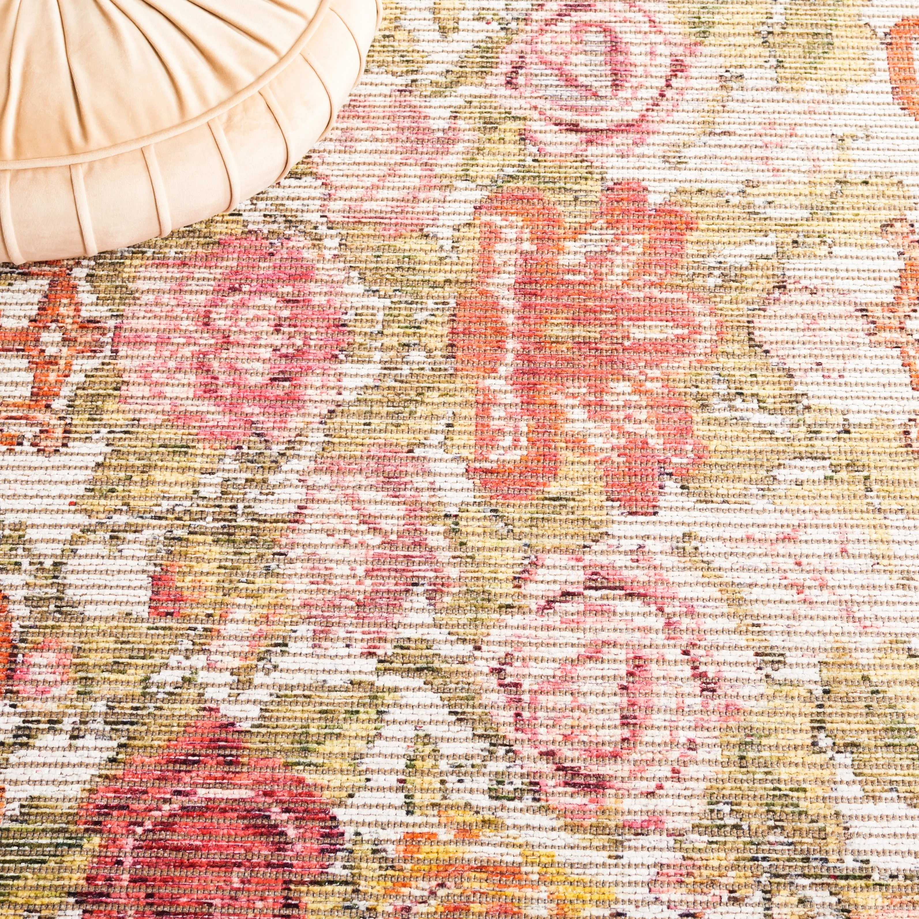 SAFAVIEH Besarabian Machine Washable Jyotsna French Country Rug