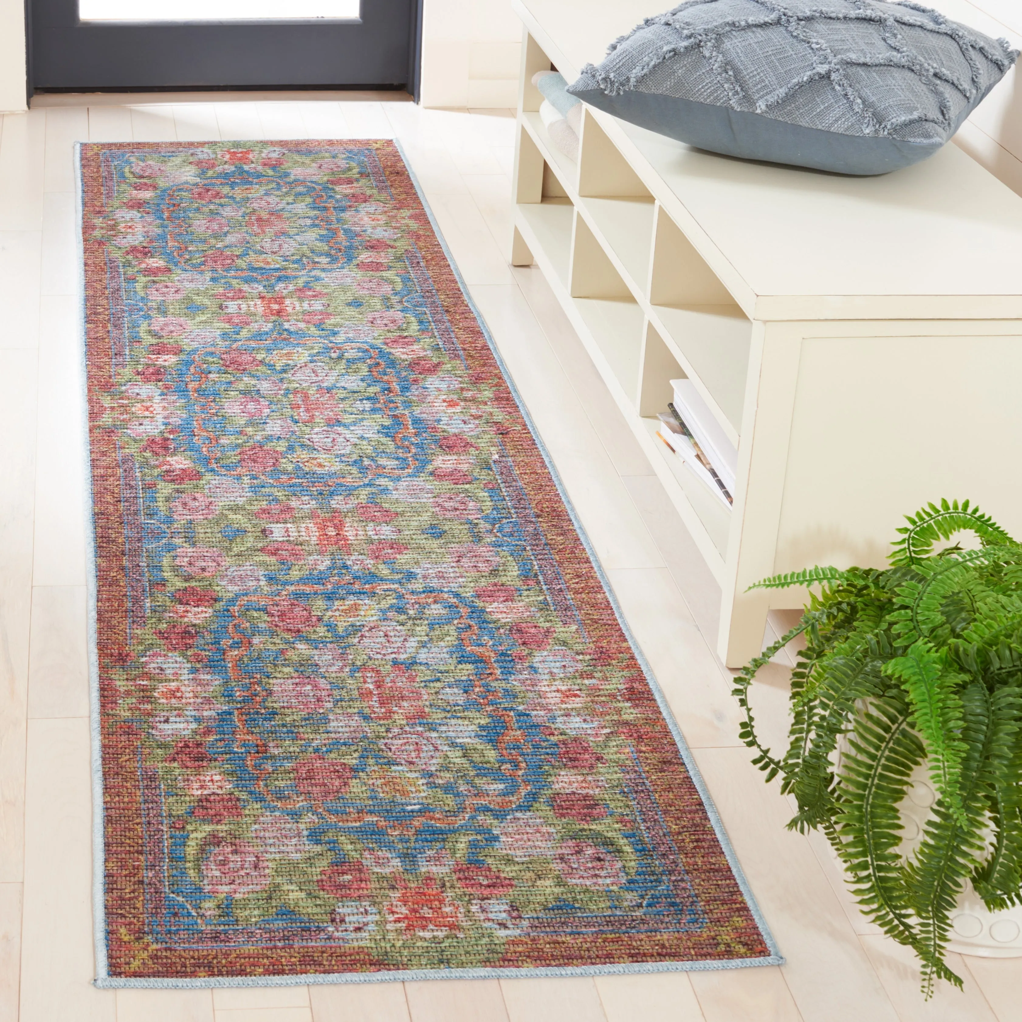 SAFAVIEH Besarabian Machine Washable Jyotsna French Country Rug