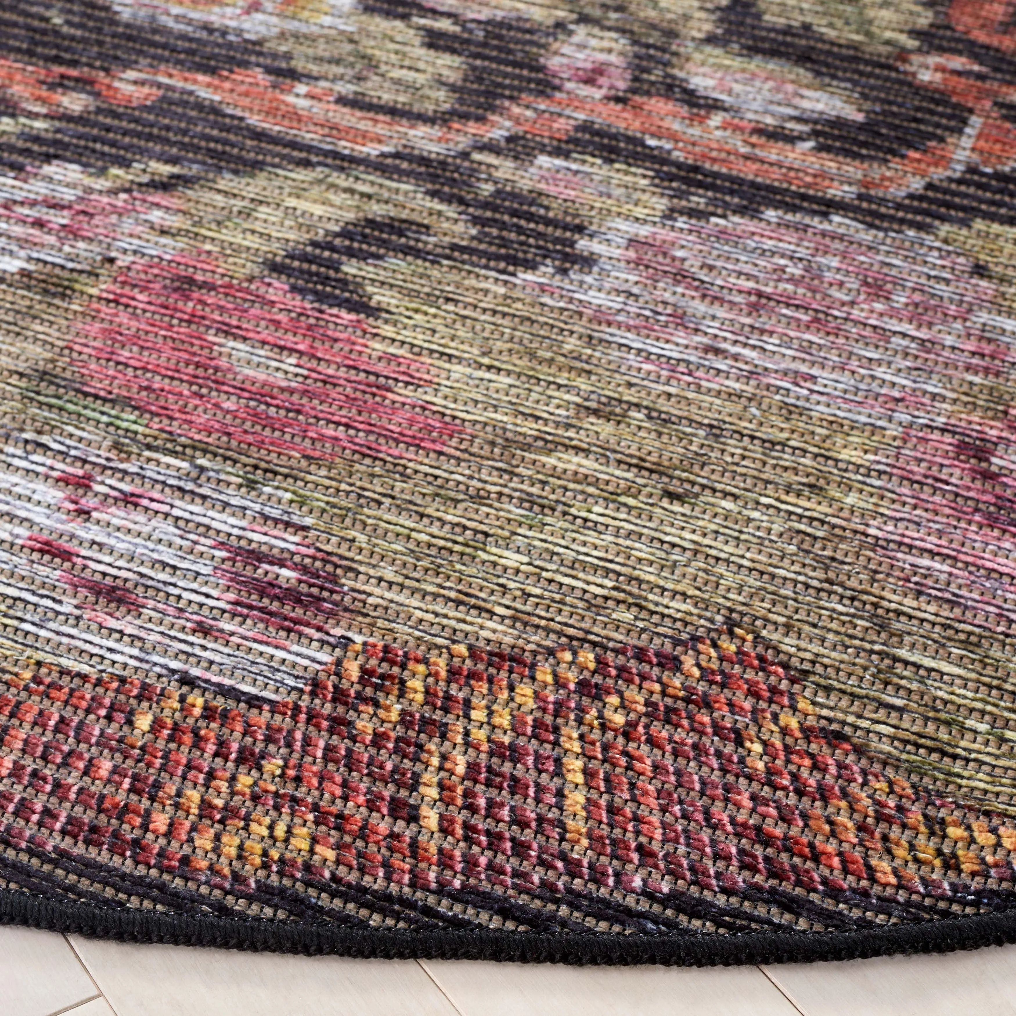 SAFAVIEH Besarabian Machine Washable Jyotsna French Country Rug