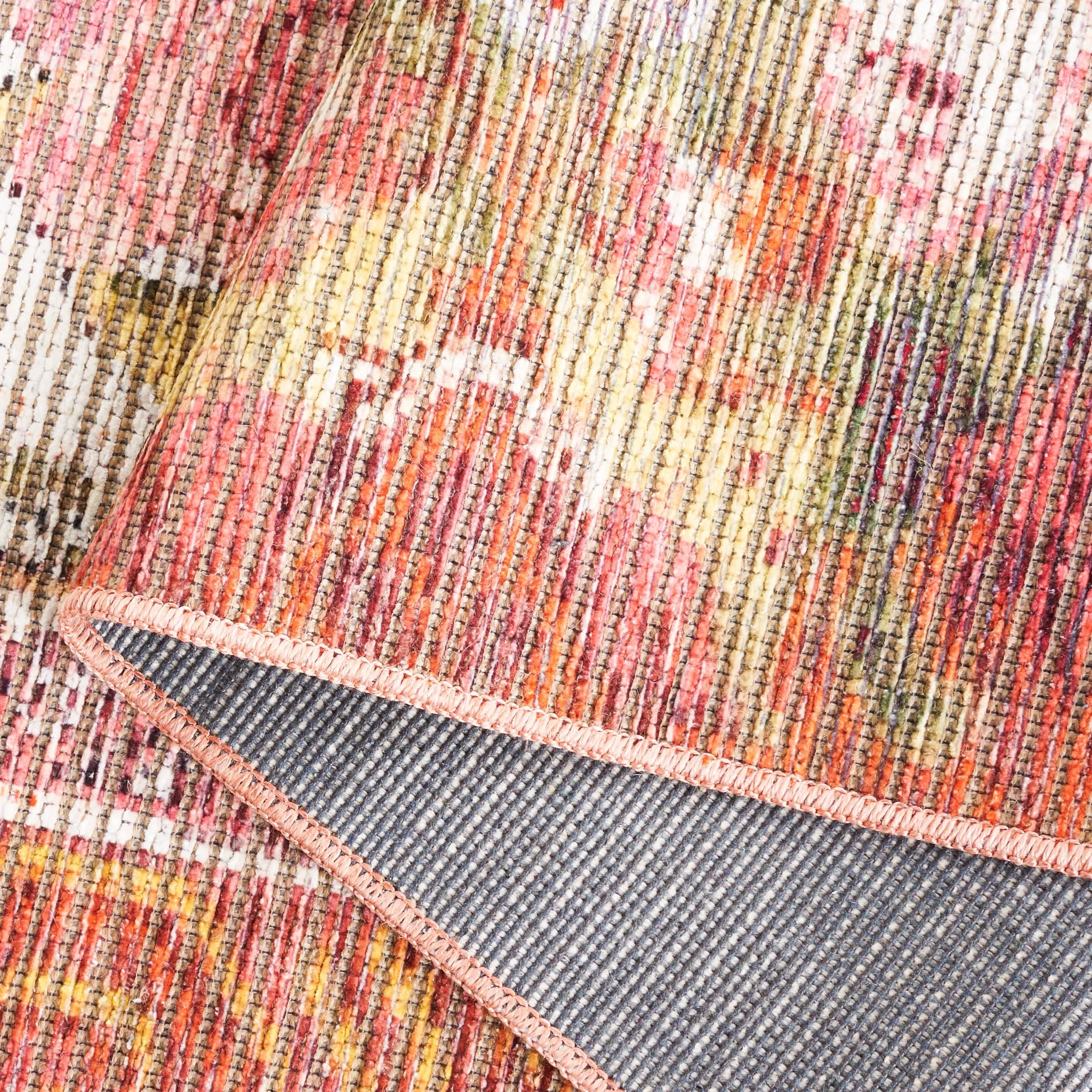 SAFAVIEH Besarabian Machine Washable Jyotsna French Country Rug