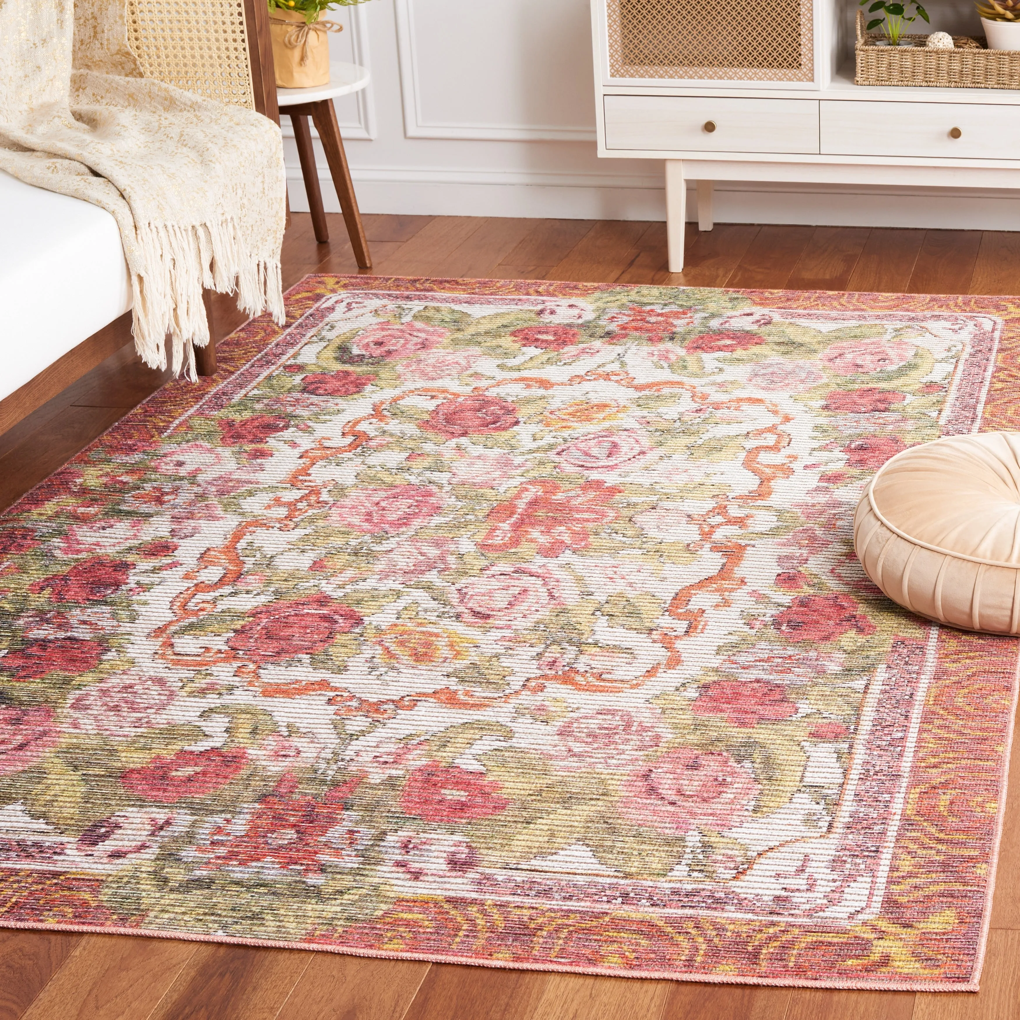 SAFAVIEH Besarabian Machine Washable Jyotsna French Country Rug