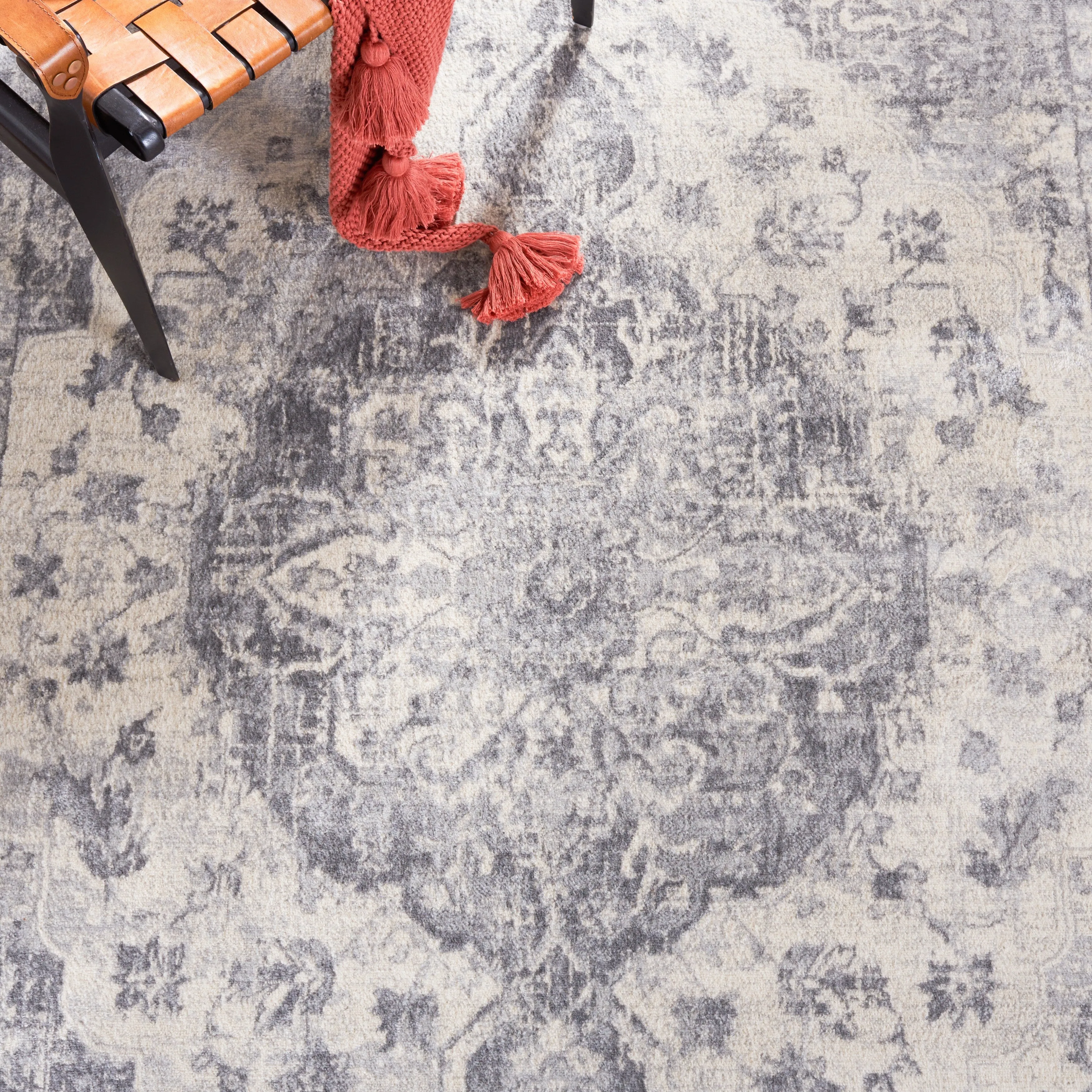 SAFAVIEH Brentwood Kobra Oriental Medallion Rug