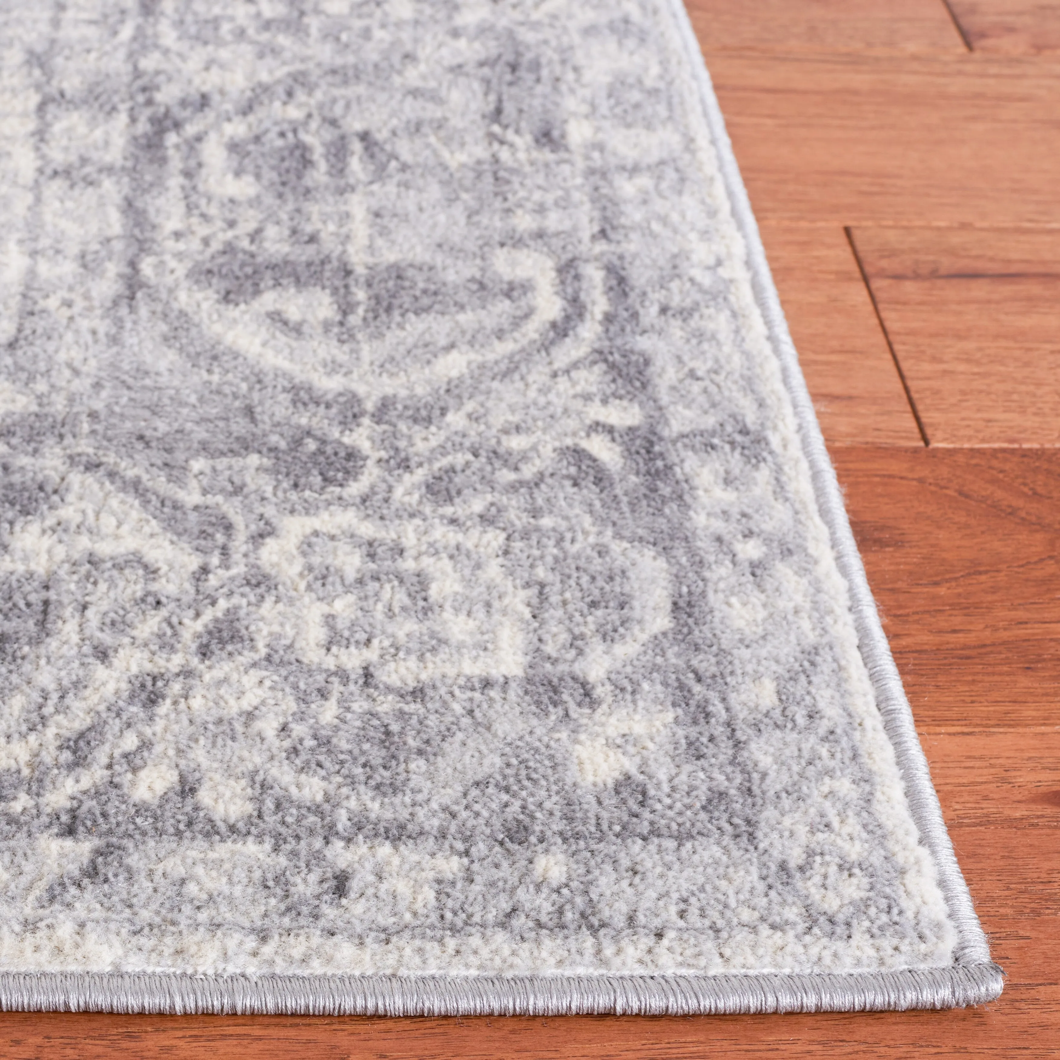 SAFAVIEH Brentwood Kobra Oriental Medallion Rug