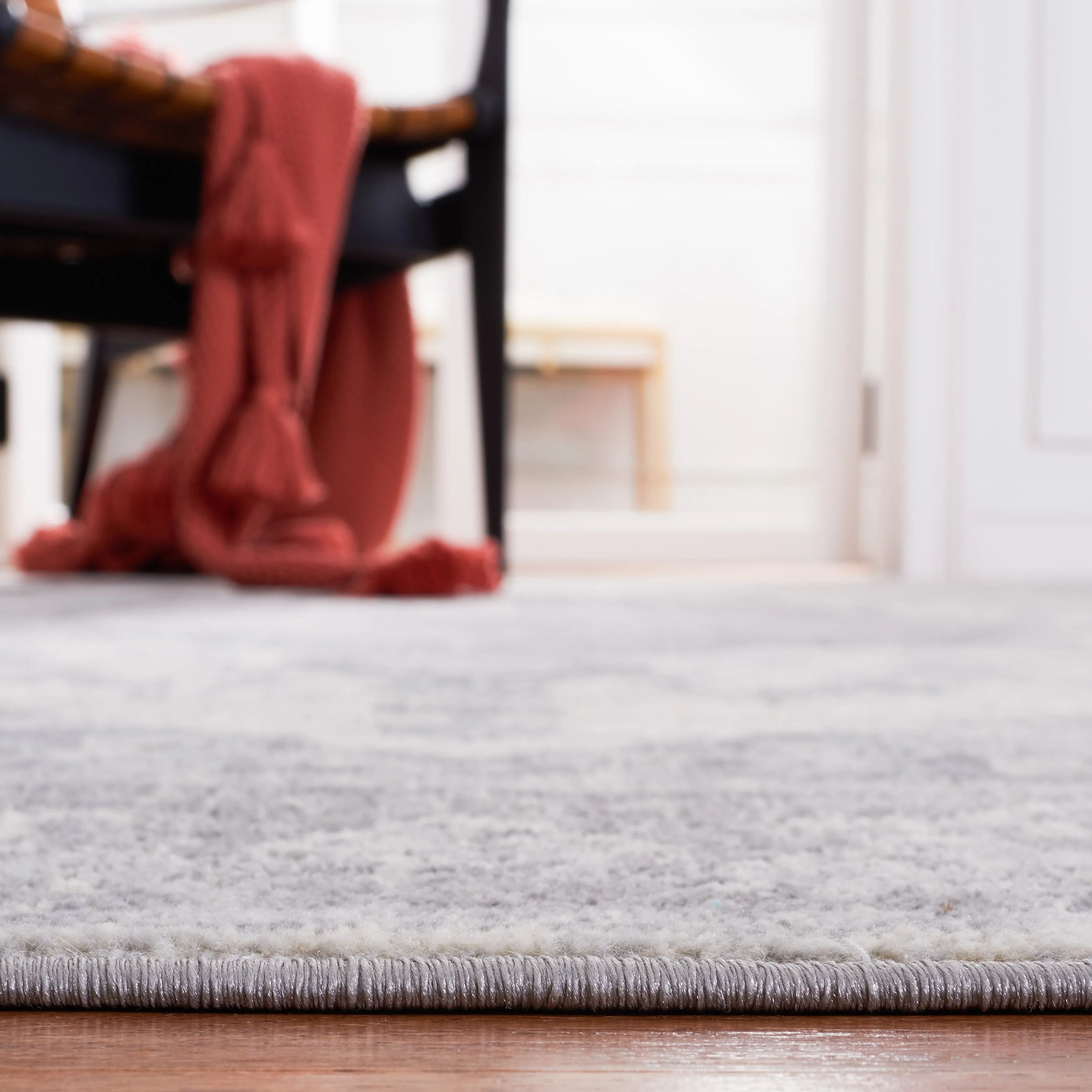 SAFAVIEH Brentwood Kobra Oriental Medallion Rug
