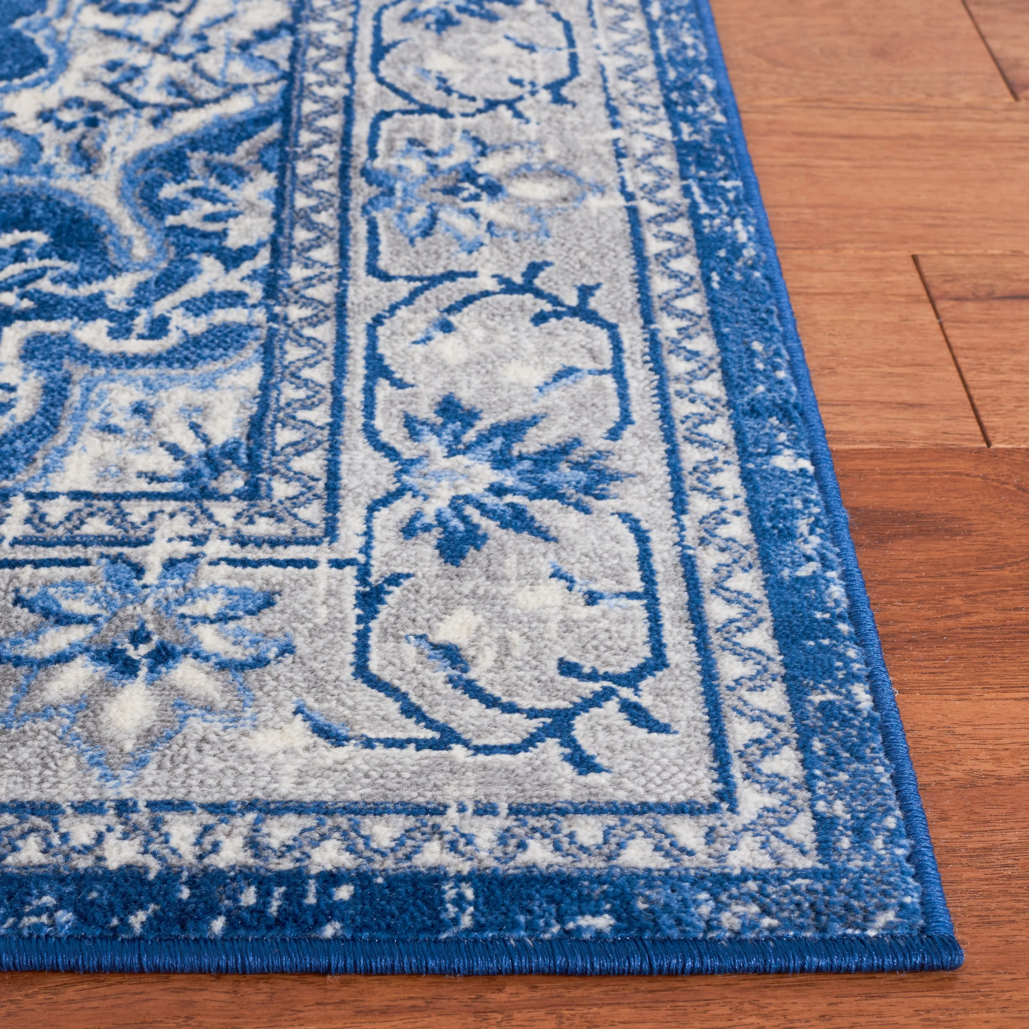 SAFAVIEH Brentwood Taisi Traditional Rug