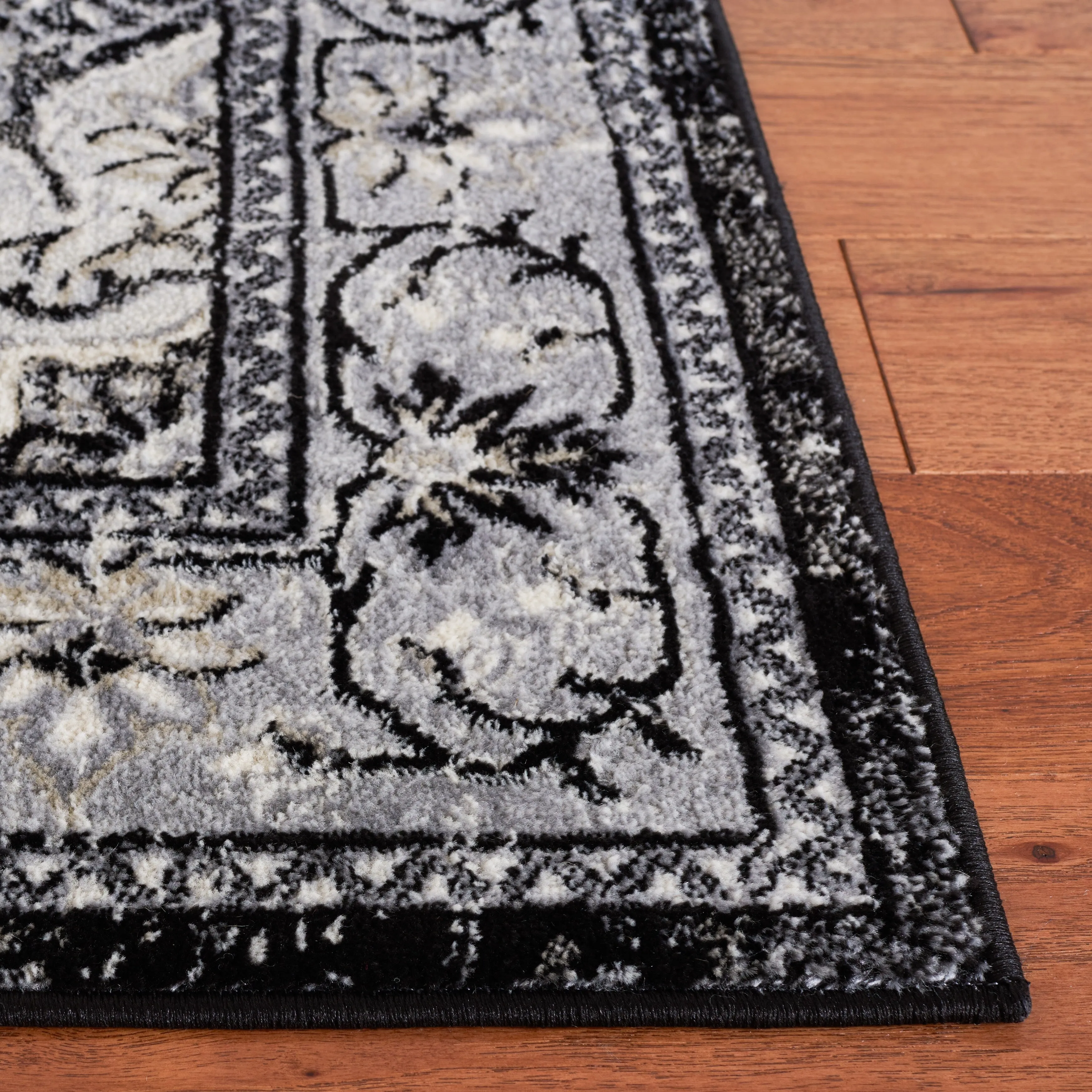 SAFAVIEH Brentwood Taisi Traditional Rug
