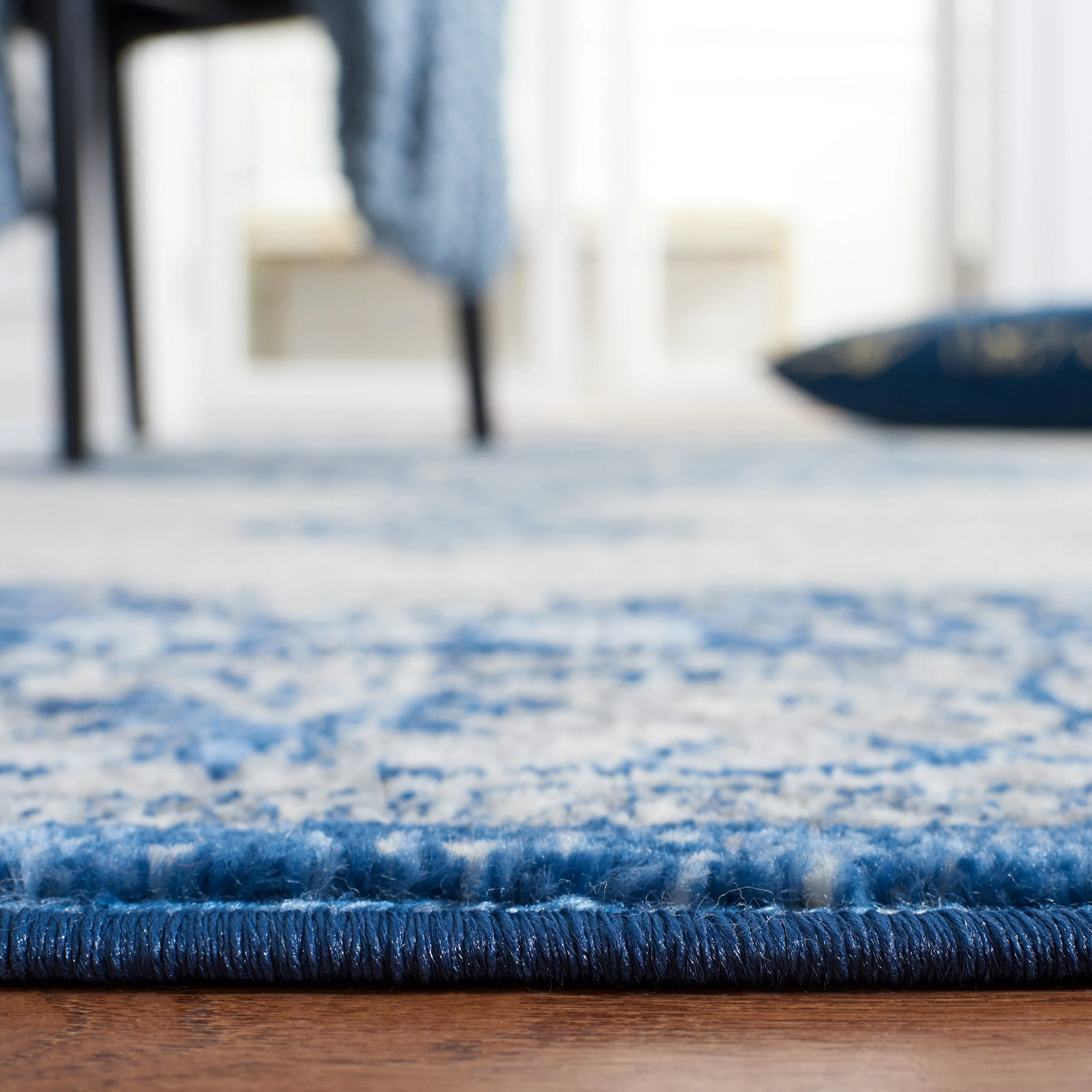 SAFAVIEH Brentwood Taisi Traditional Rug