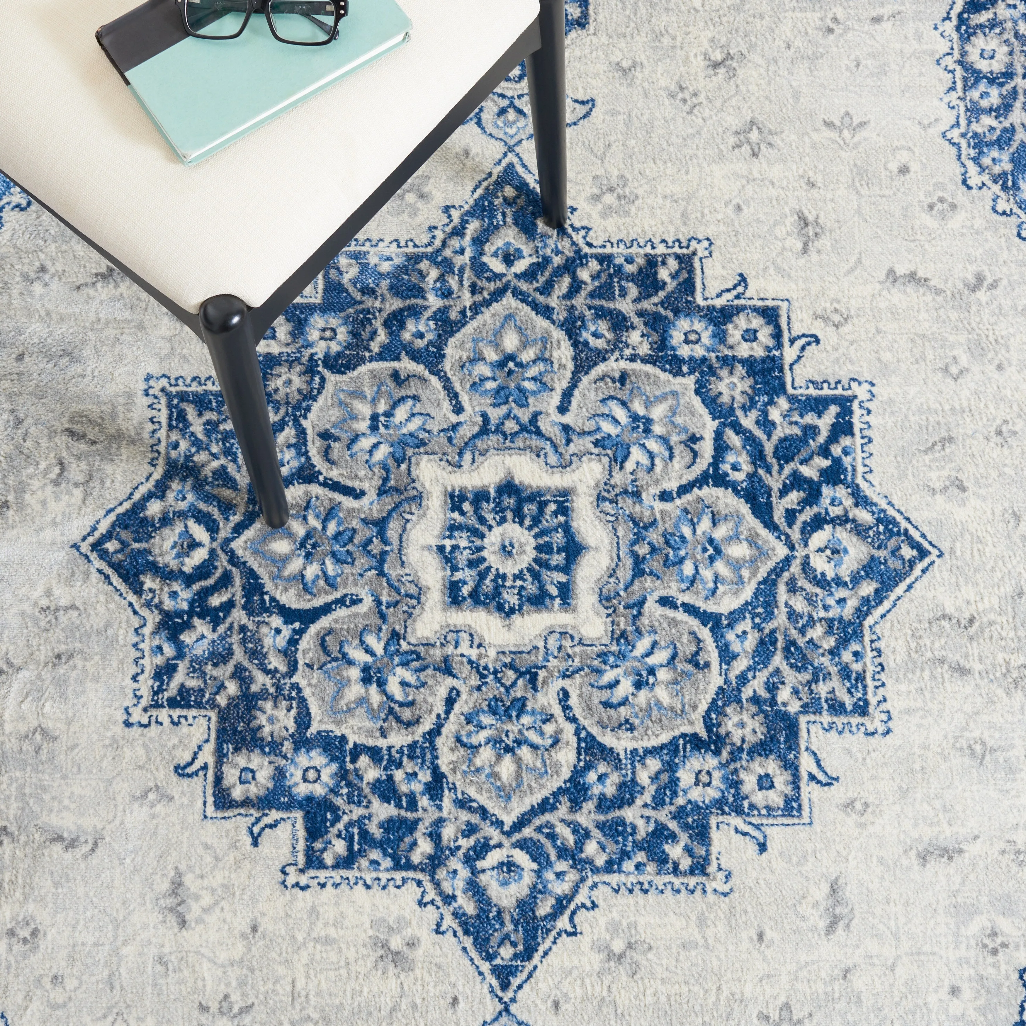 SAFAVIEH Brentwood Taisi Traditional Rug