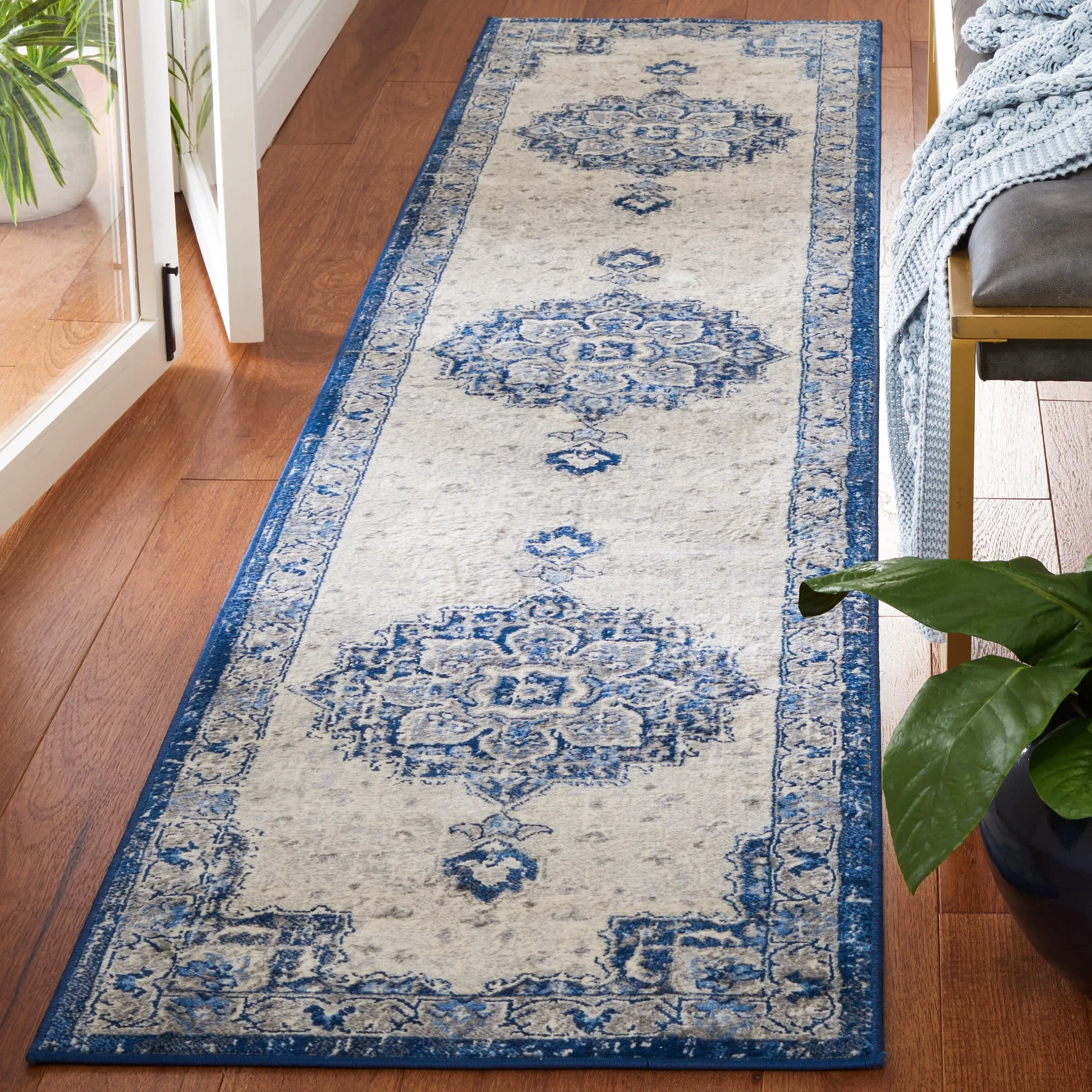 SAFAVIEH Brentwood Taisi Traditional Rug