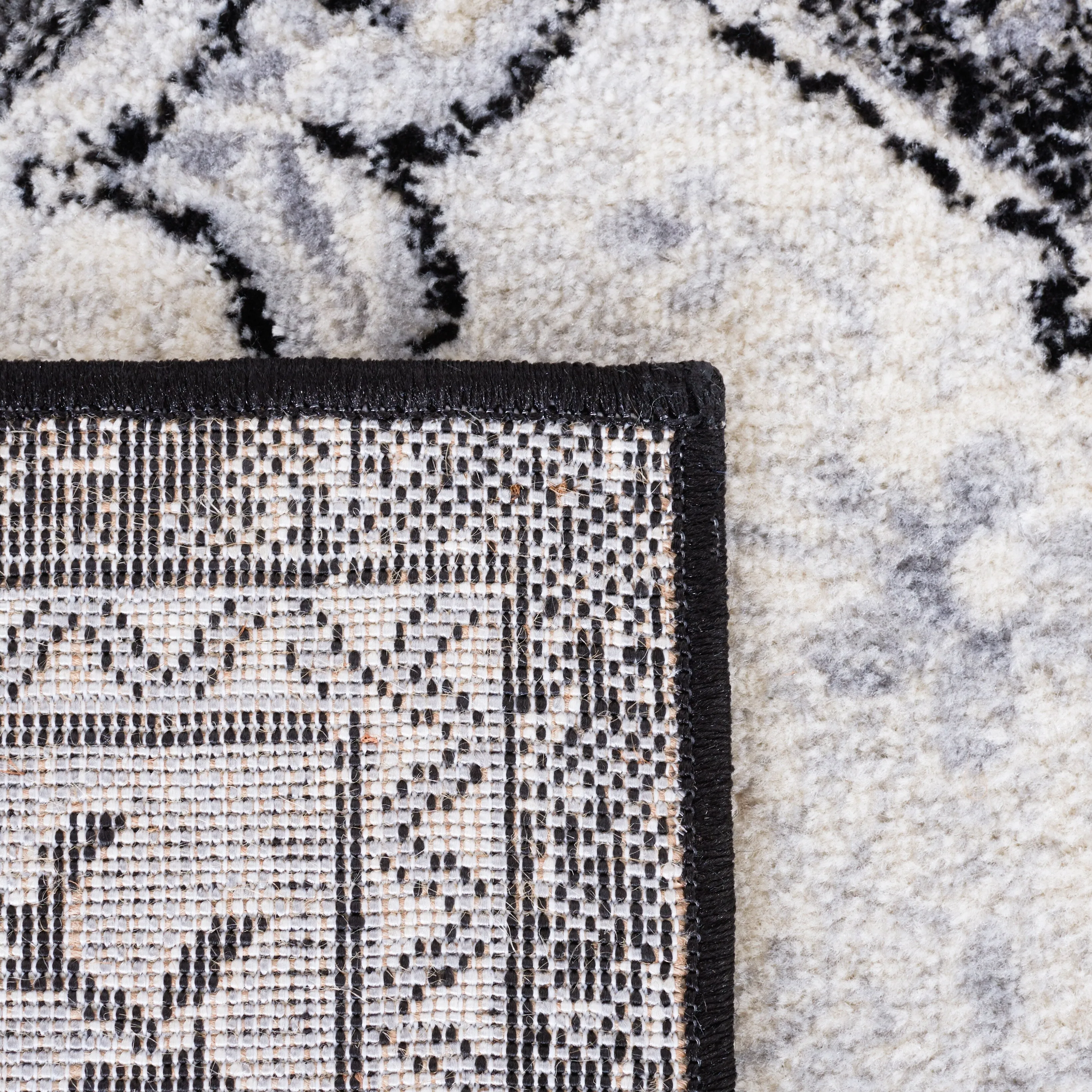 SAFAVIEH Brentwood Taisi Traditional Rug
