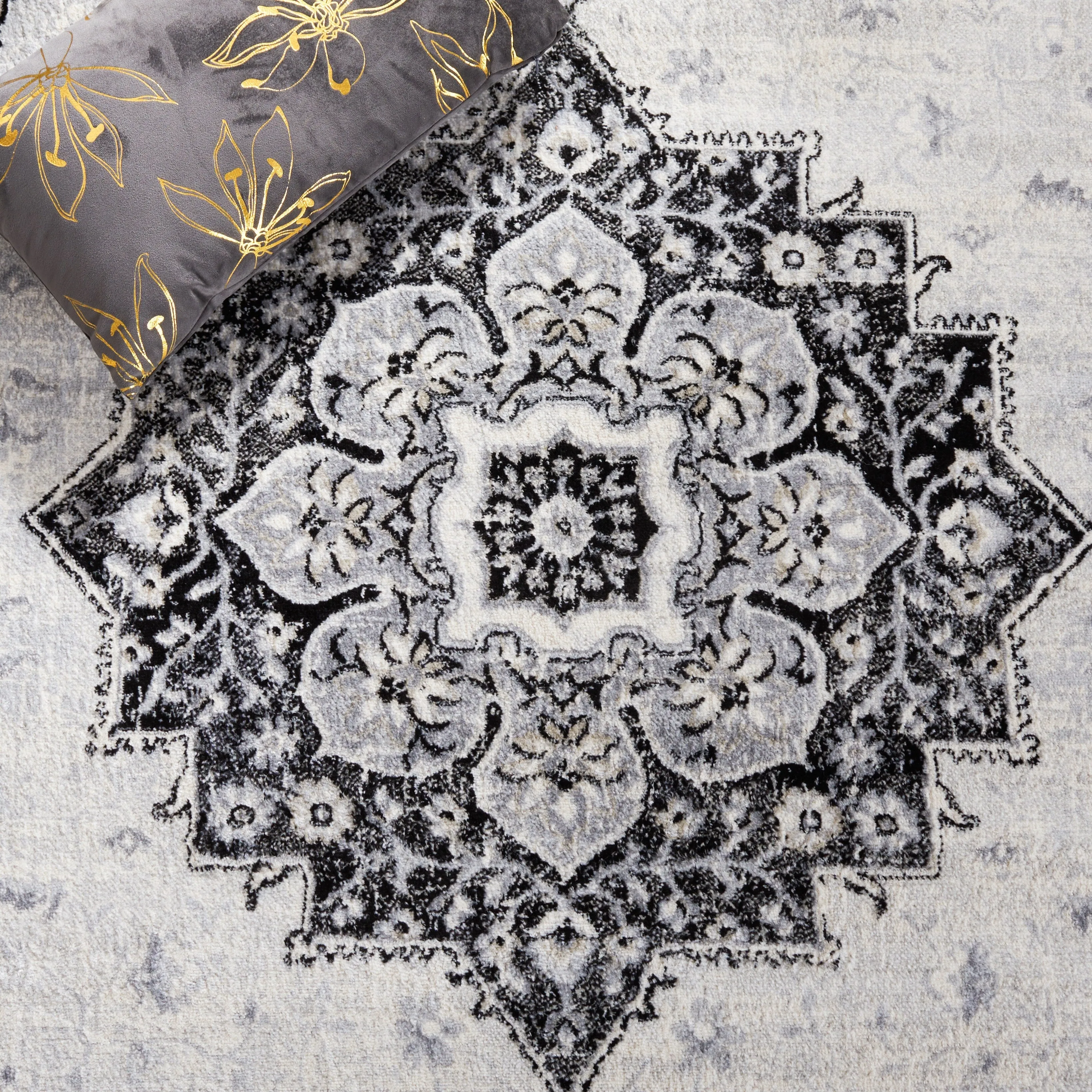 SAFAVIEH Brentwood Taisi Traditional Rug