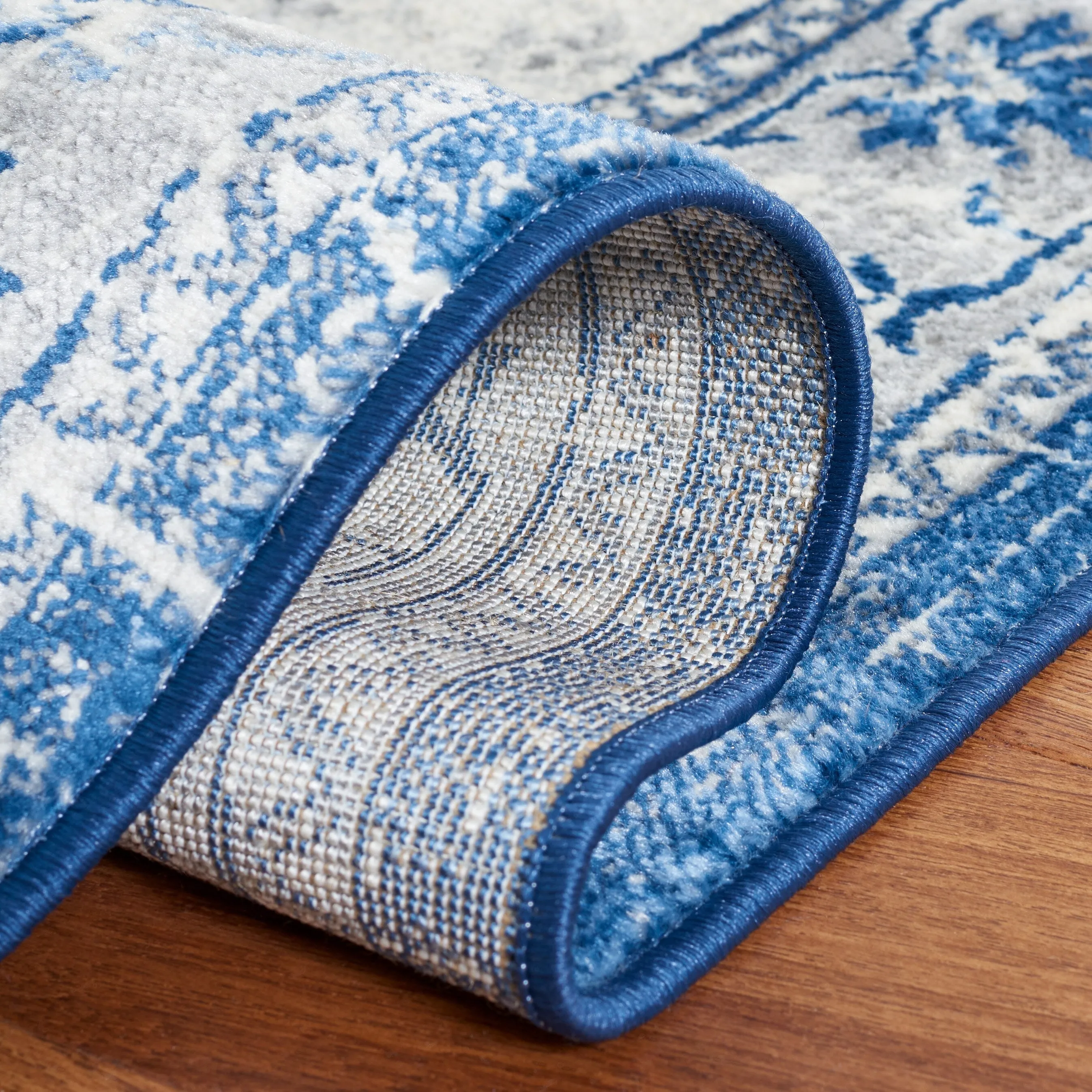 SAFAVIEH Brentwood Taisi Traditional Rug