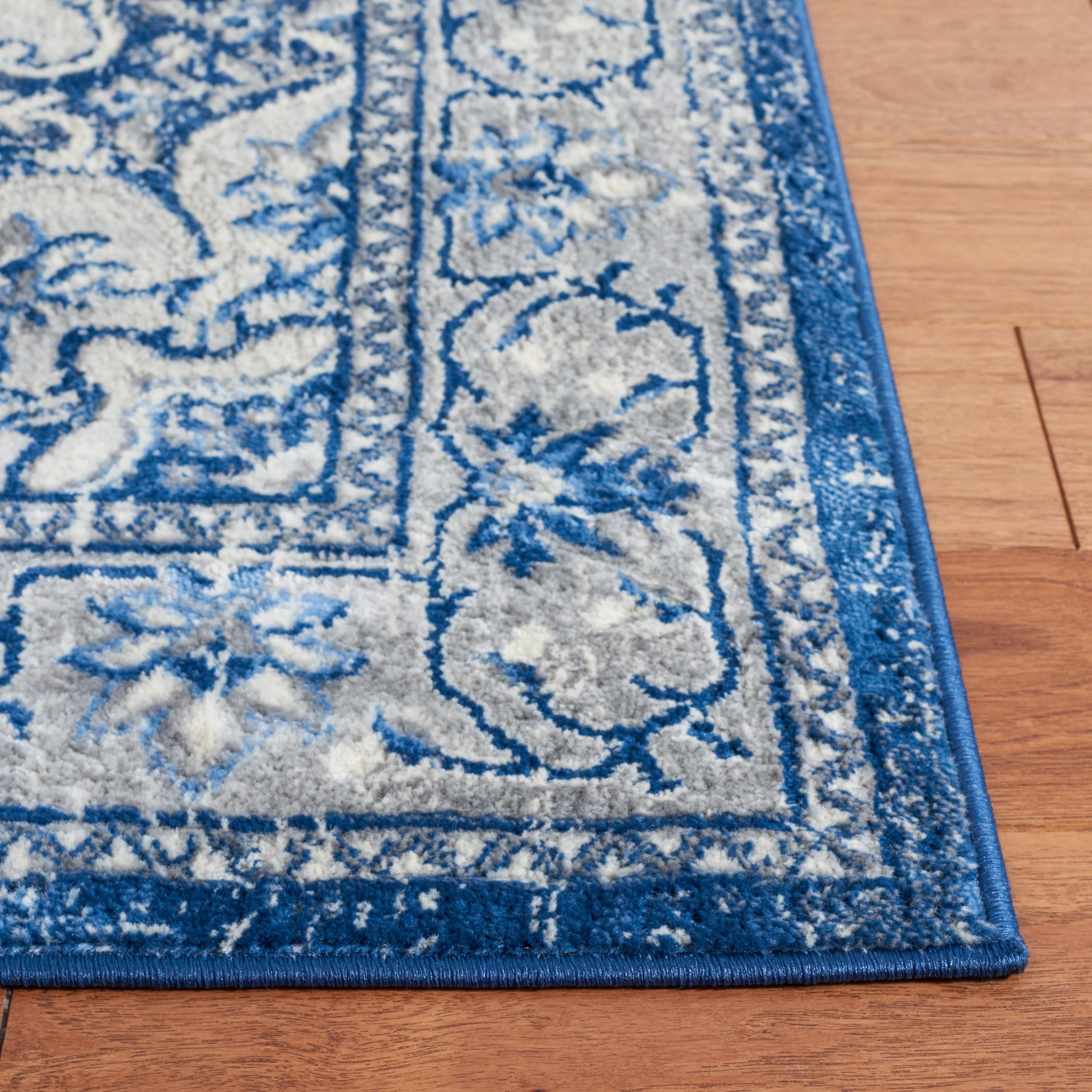 SAFAVIEH Brentwood Taisi Traditional Rug