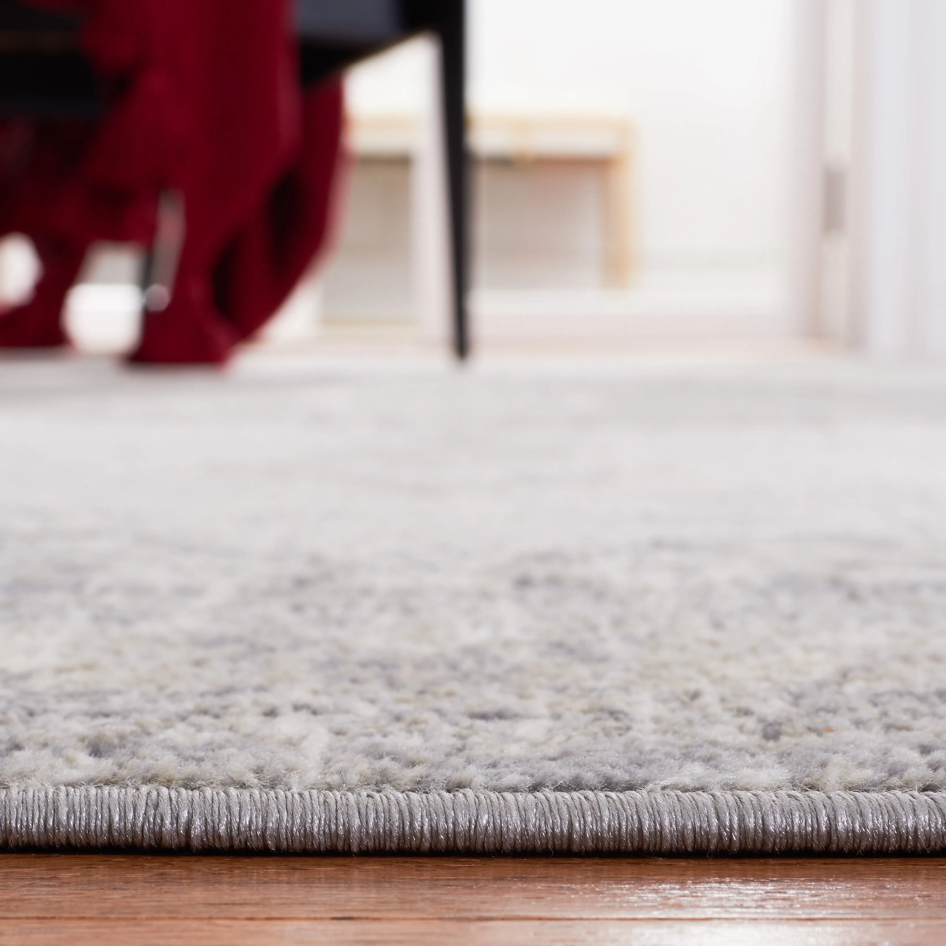 SAFAVIEH Brentwood Taisi Traditional Rug