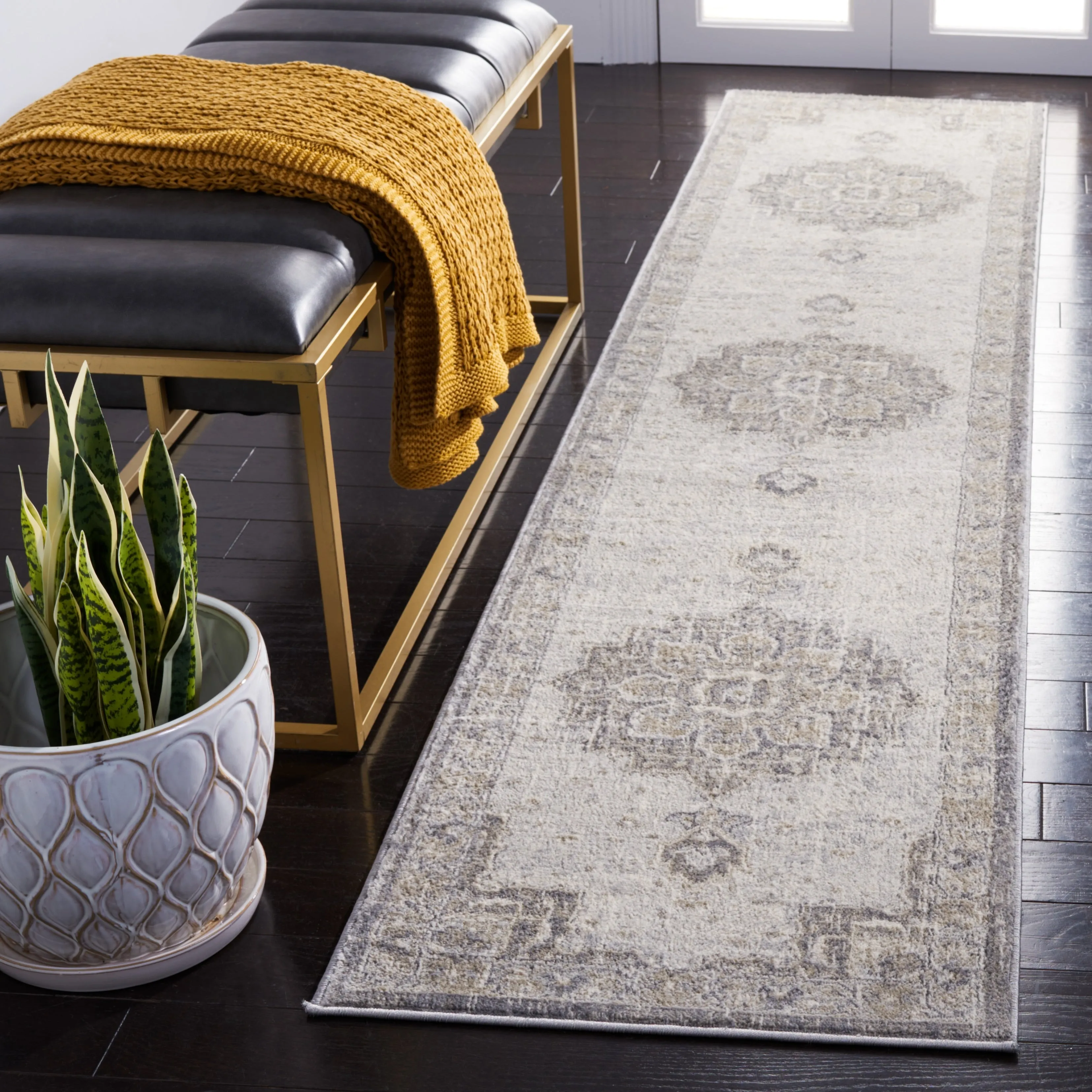 SAFAVIEH Brentwood Taisi Traditional Rug