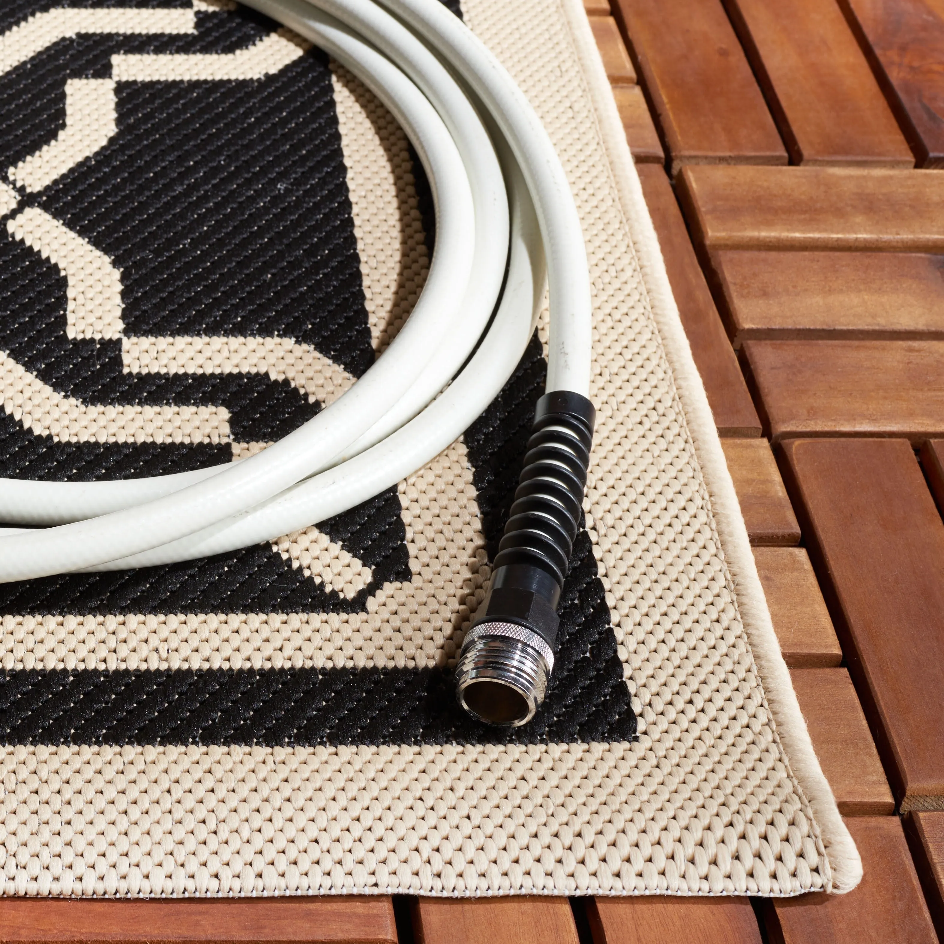 SAFAVIEH Courtyard Gulsin Indoor/ Outdoor Waterproof Patio Backyard Rug