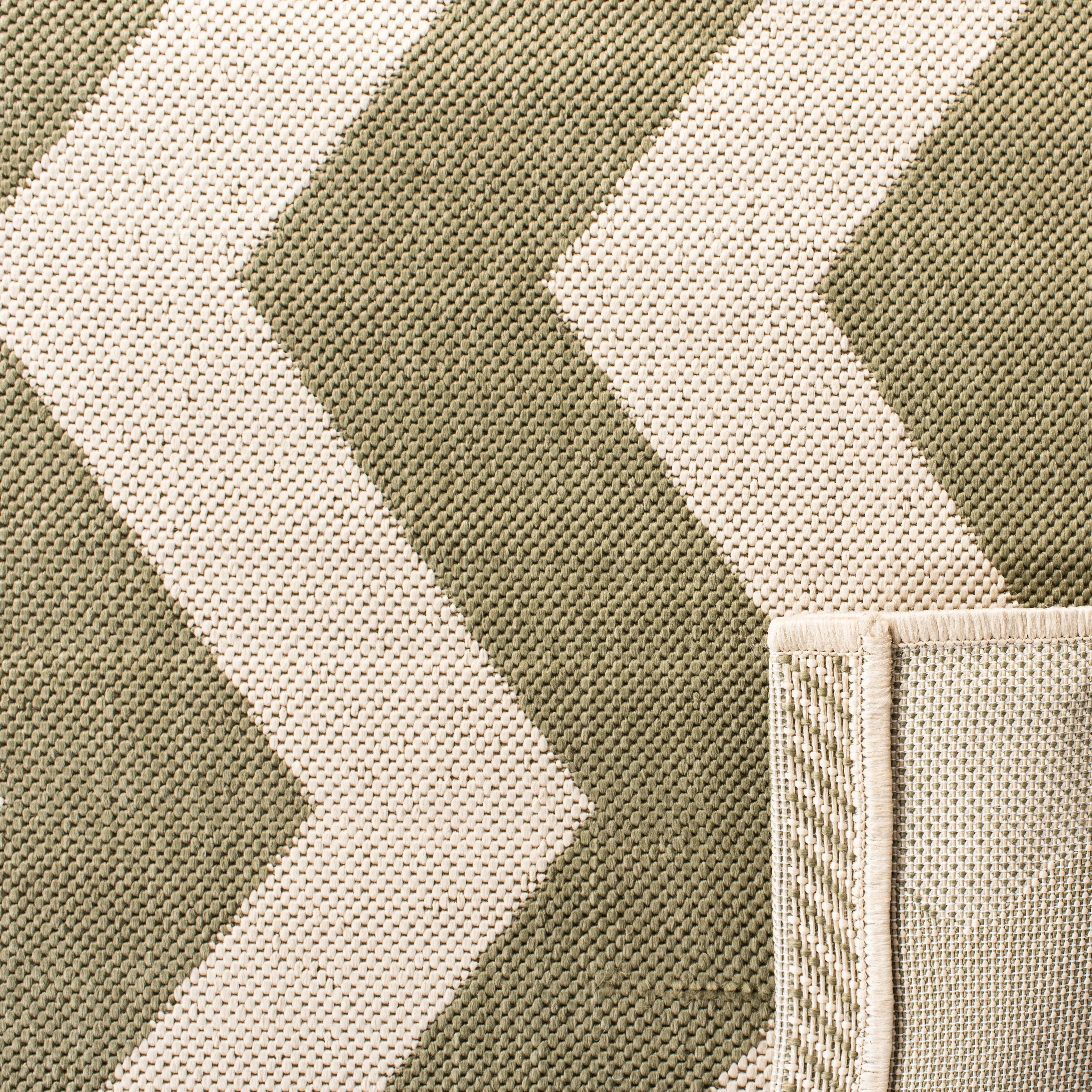 SAFAVIEH Courtyard Morganne Chevron Indoor/ Outdoor Waterproof Patio Backyard