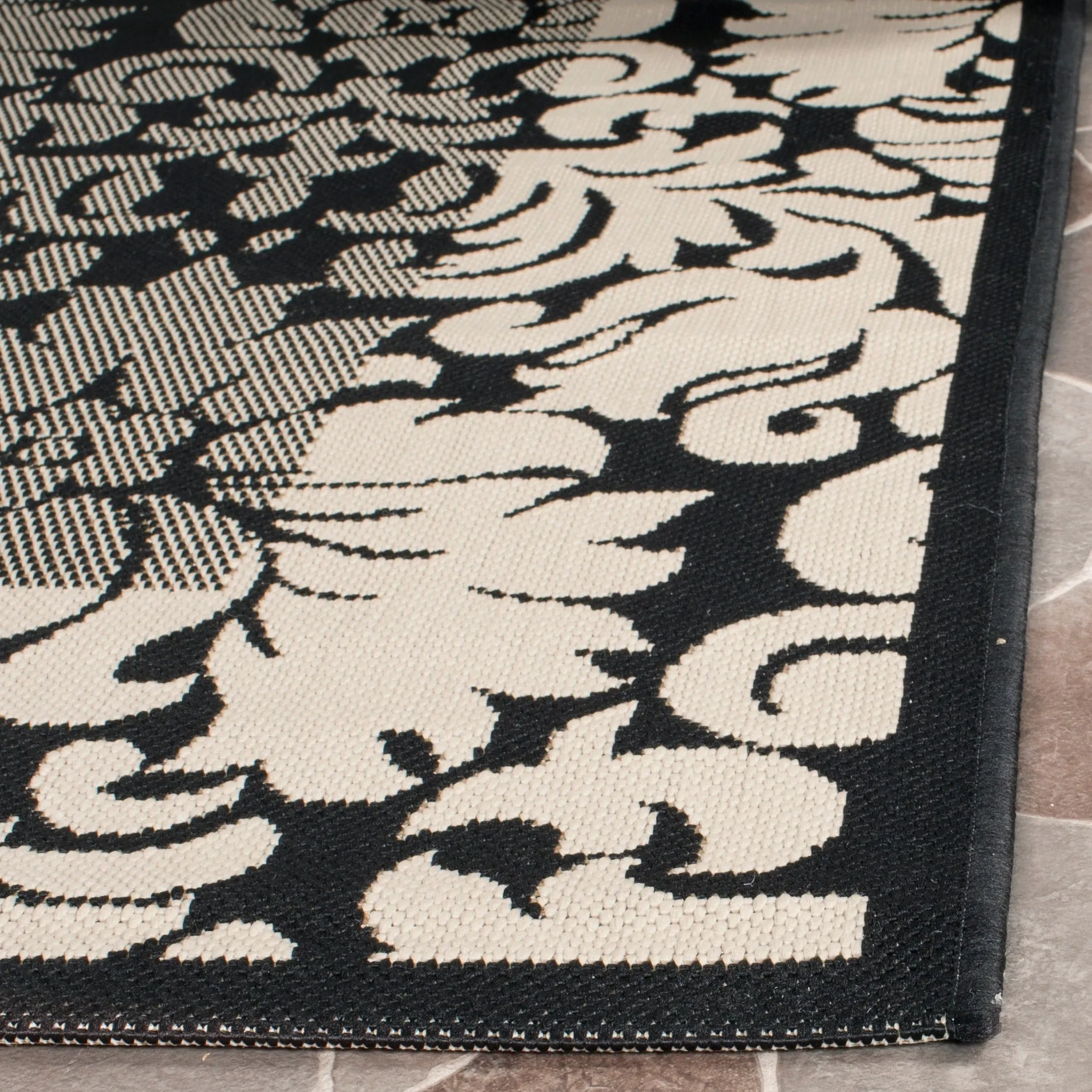 SAFAVIEH Courtyard Peggie Indoor/ Outdoor Patio Backyard Rug