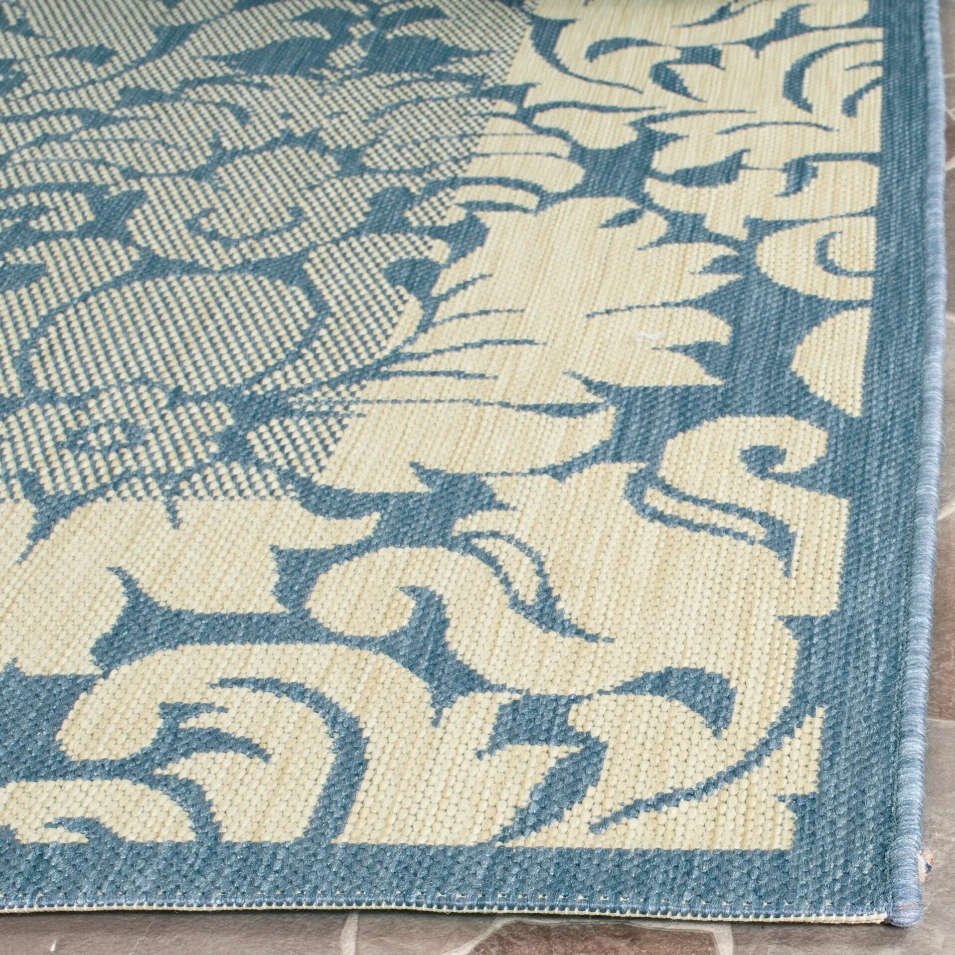 SAFAVIEH Courtyard Peggie Indoor/ Outdoor Patio Backyard Rug