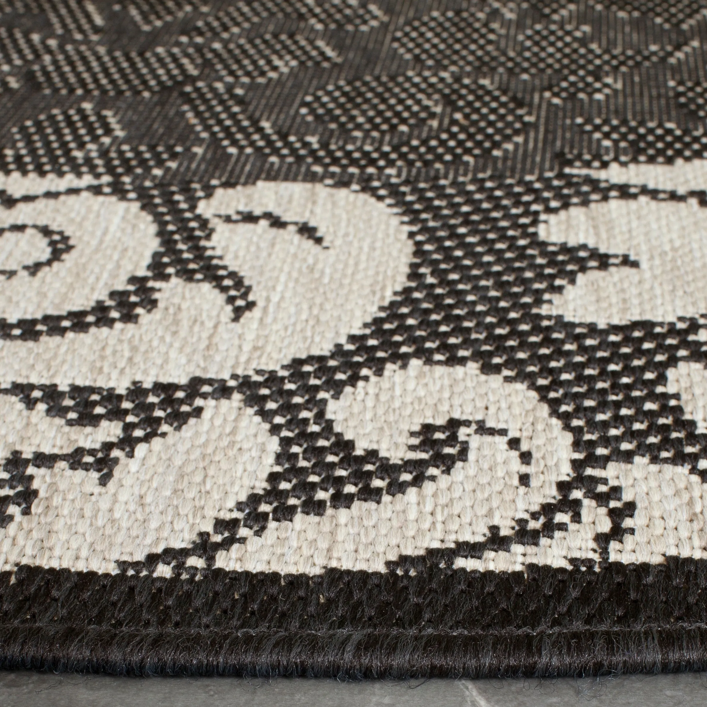 SAFAVIEH Courtyard Peggie Indoor/ Outdoor Patio Backyard Rug