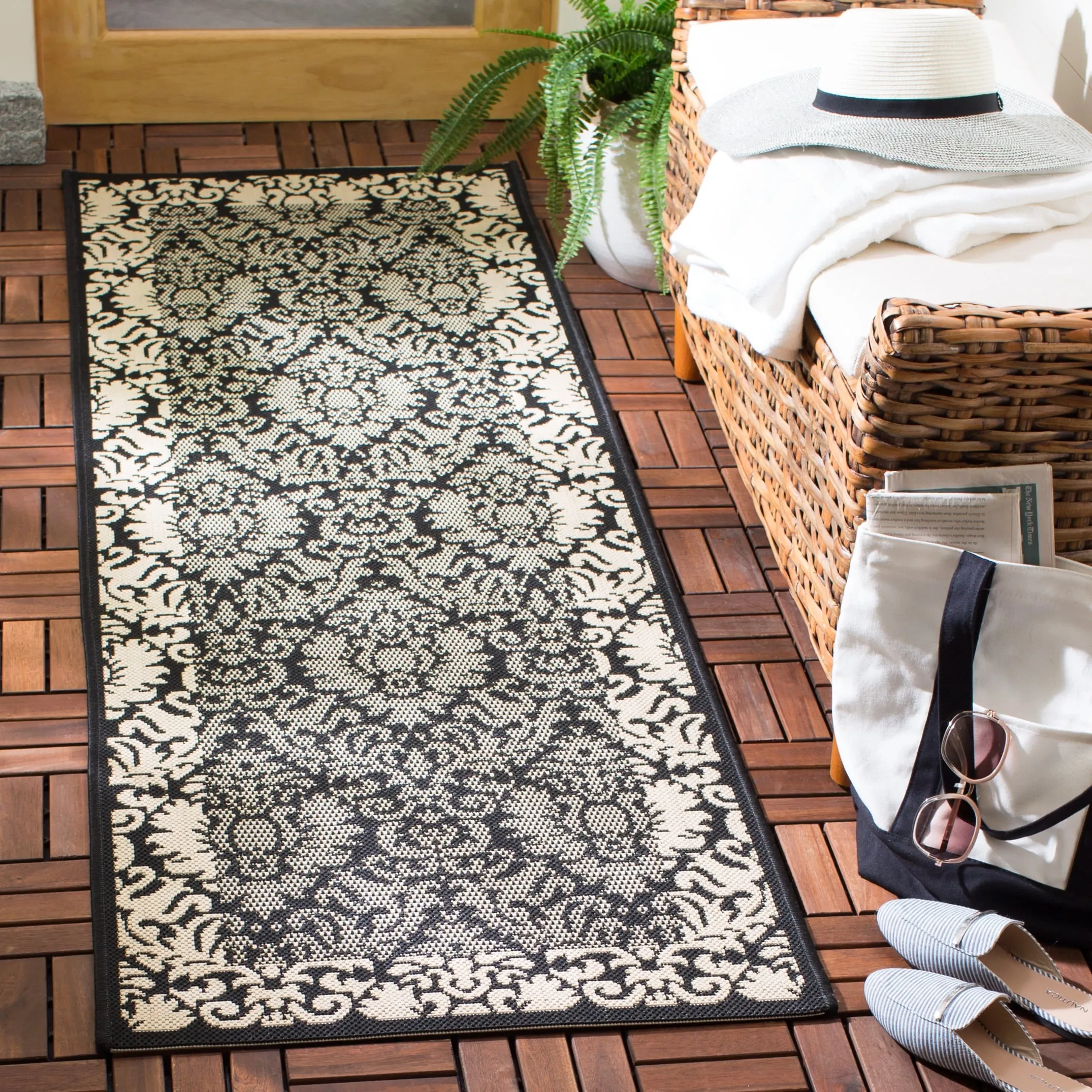 SAFAVIEH Courtyard Peggie Indoor/ Outdoor Patio Backyard Rug