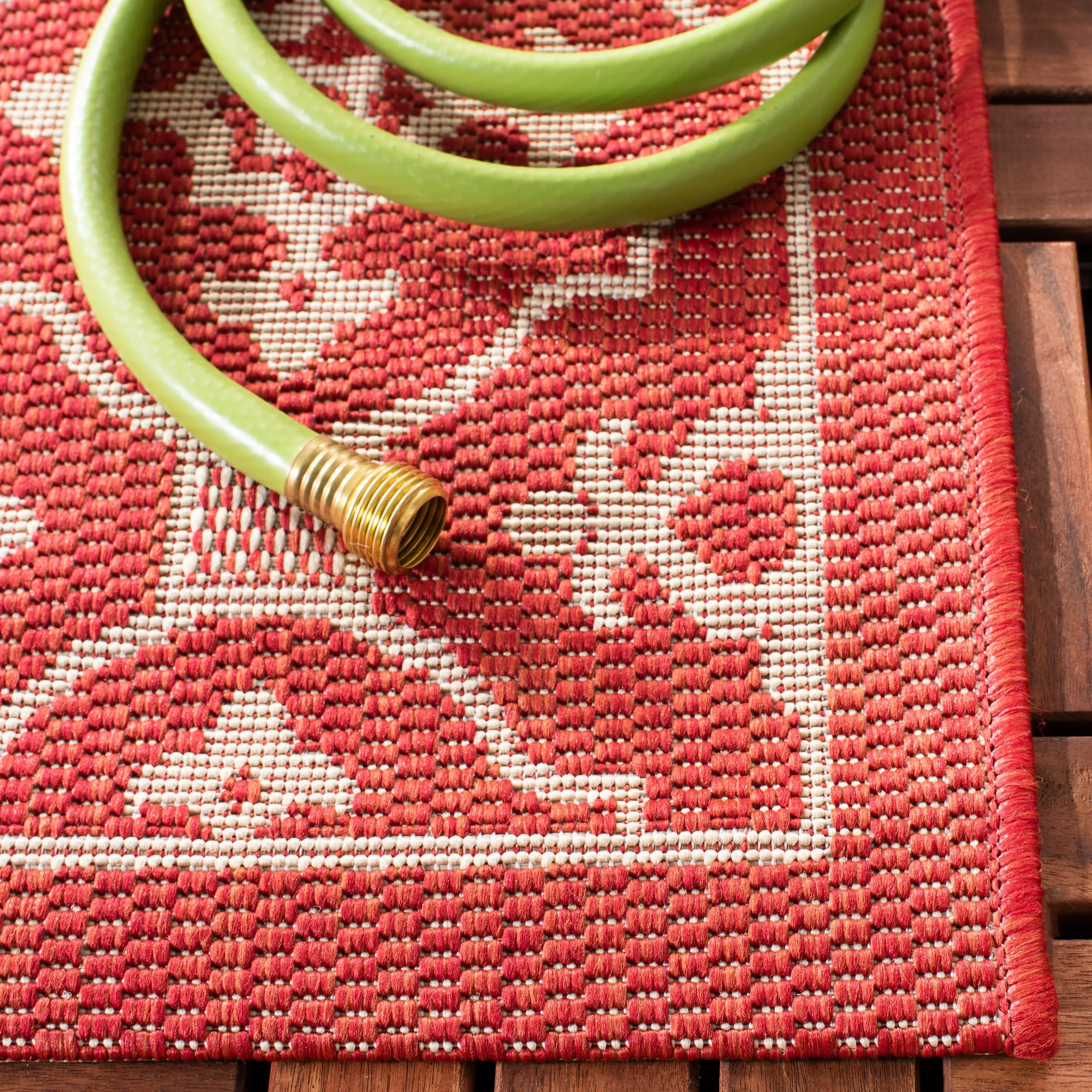 SAFAVIEH Courtyard Sonja Indoor/ Outdoor Waterproof Patio Backyard Rug