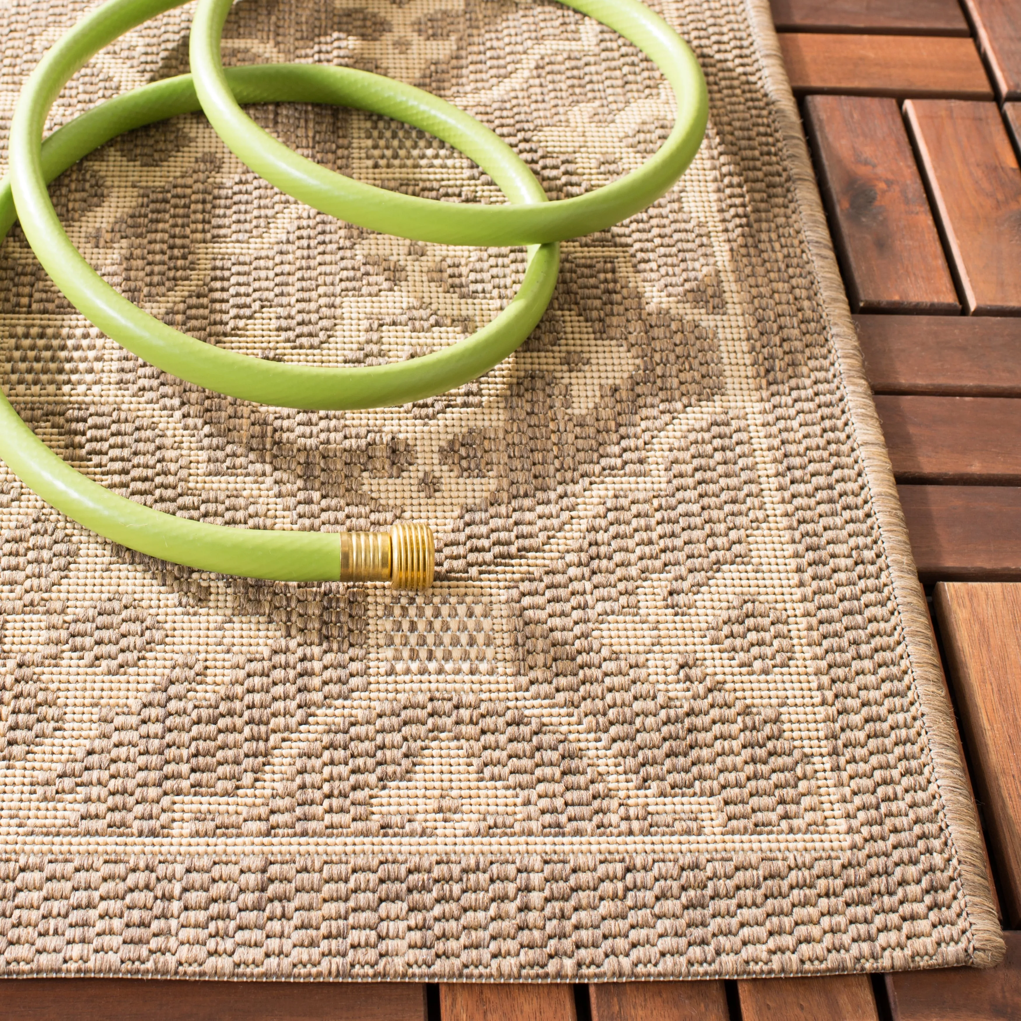 SAFAVIEH Courtyard Sonja Indoor/ Outdoor Waterproof Patio Backyard Rug