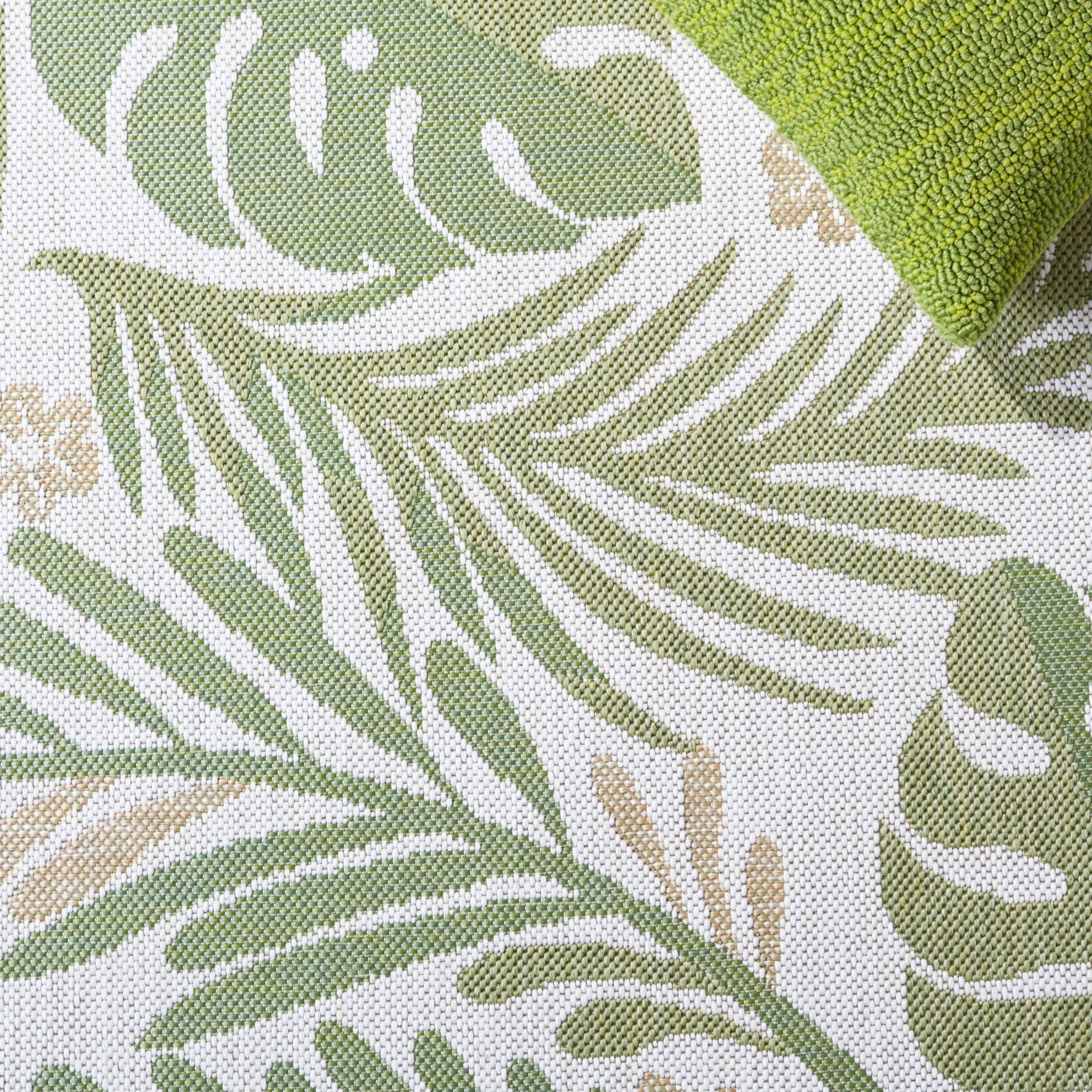 SAFAVIEH Courtyard Zhoresa Indoor/Outdoor Waterproof Patio Backyard Rug