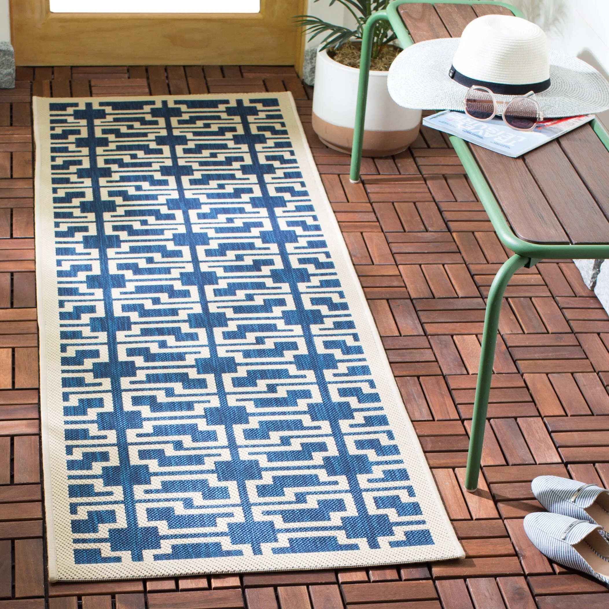 SAFAVIEH Courtyard Zohre Indoor/ Outdoor Waterproof Patio Backyard Rug