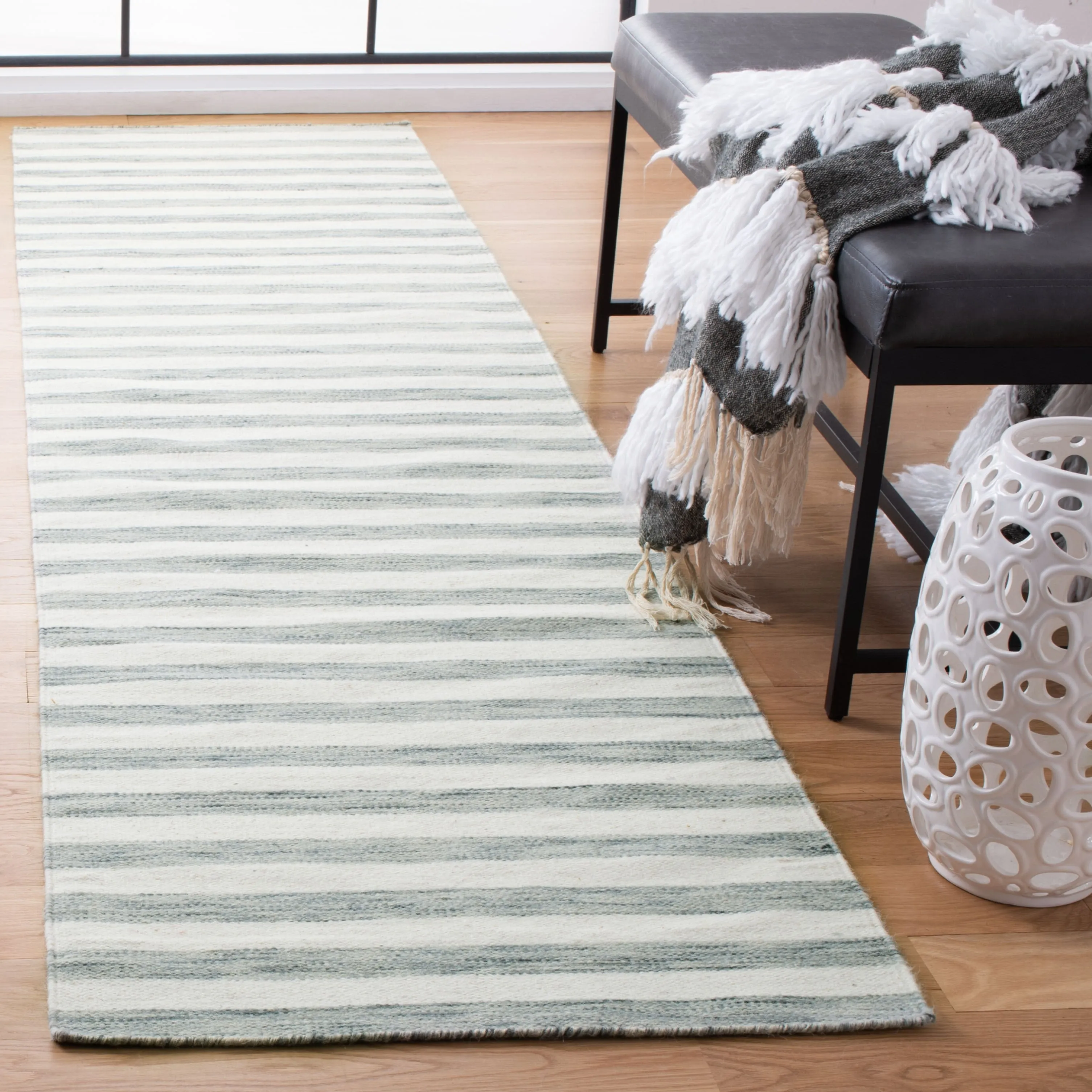 SAFAVIEH Dhurries Aiva Hand-knotted Stripe Area Rug