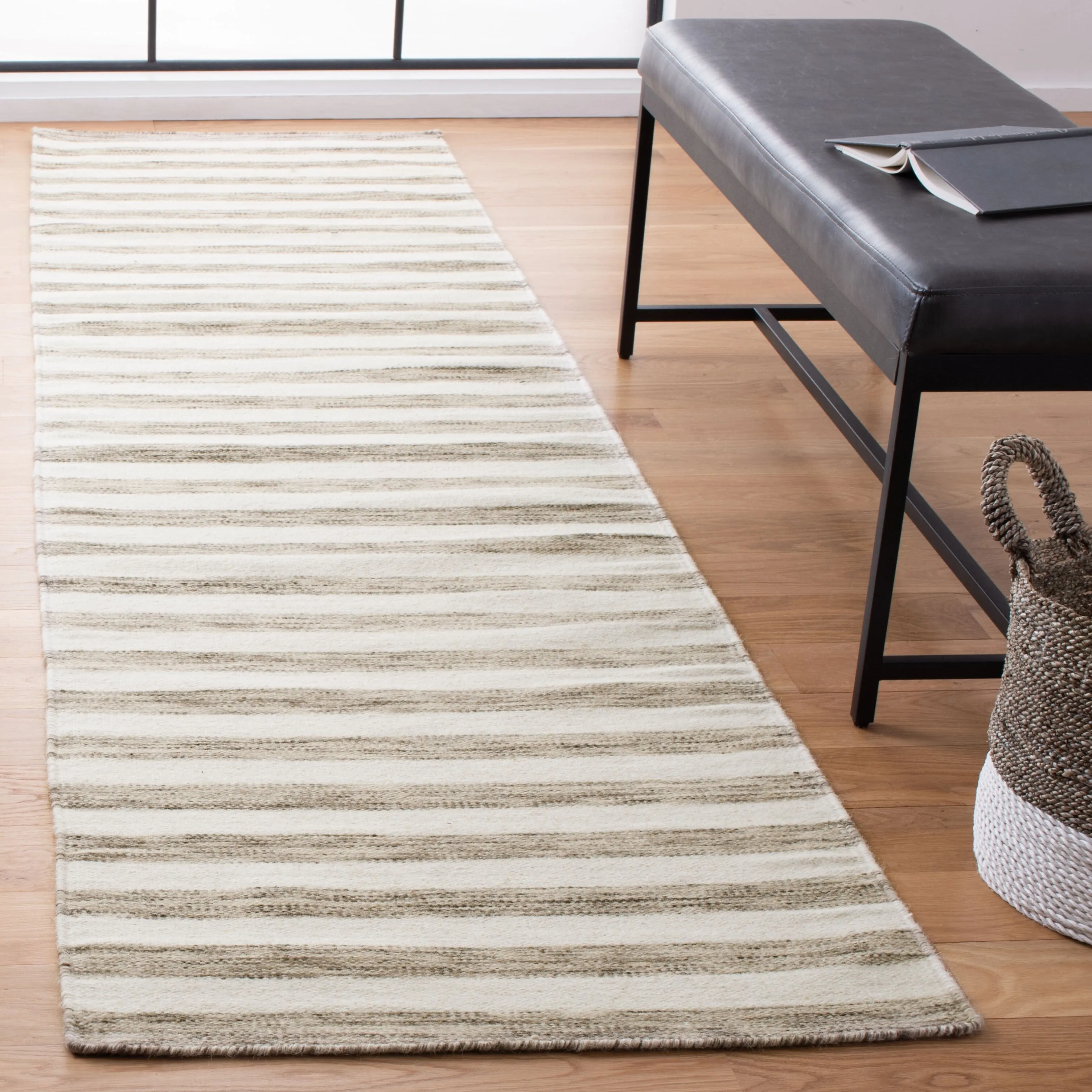 SAFAVIEH Dhurries Aiva Hand-knotted Stripe Area Rug