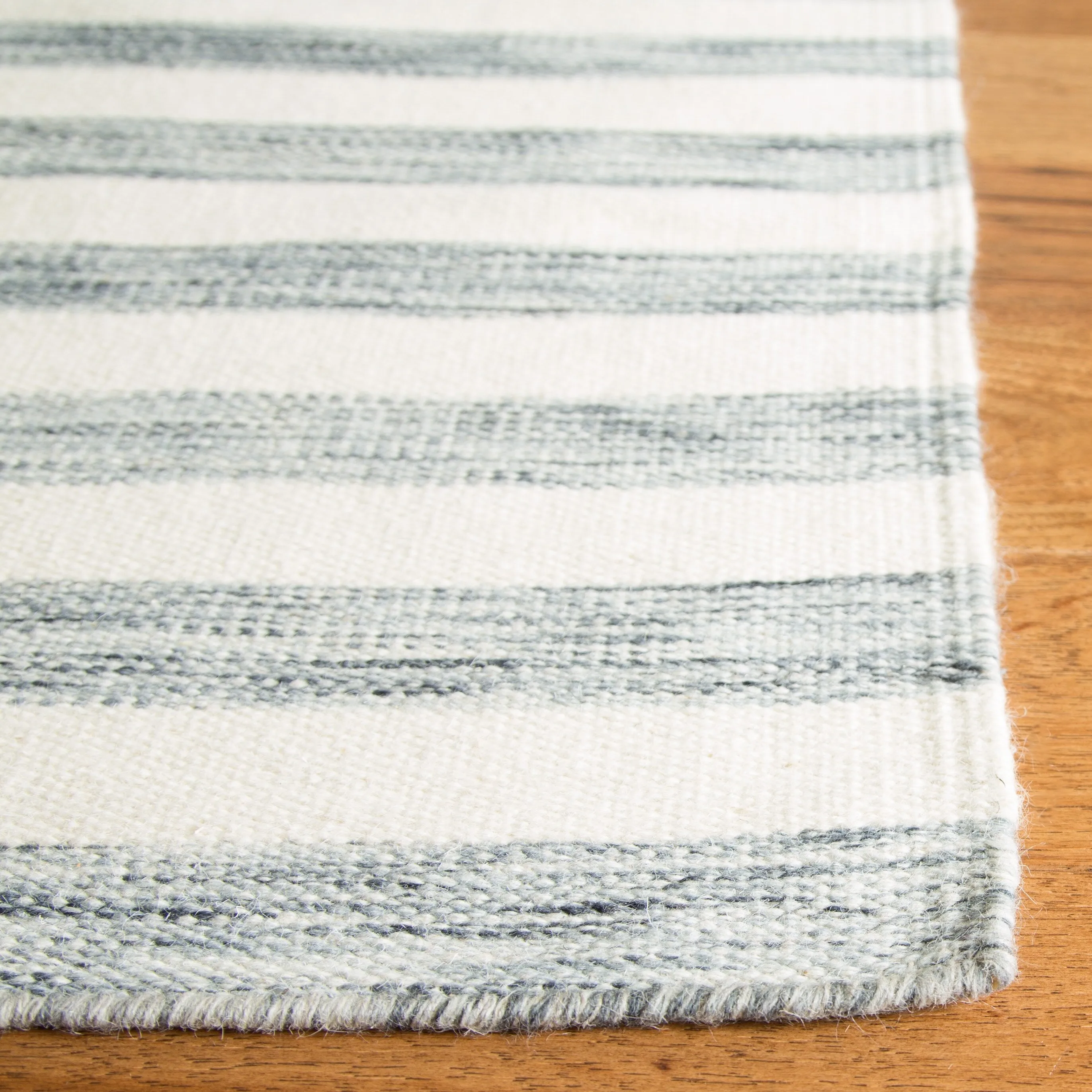 SAFAVIEH Dhurries Aiva Hand-knotted Stripe Area Rug
