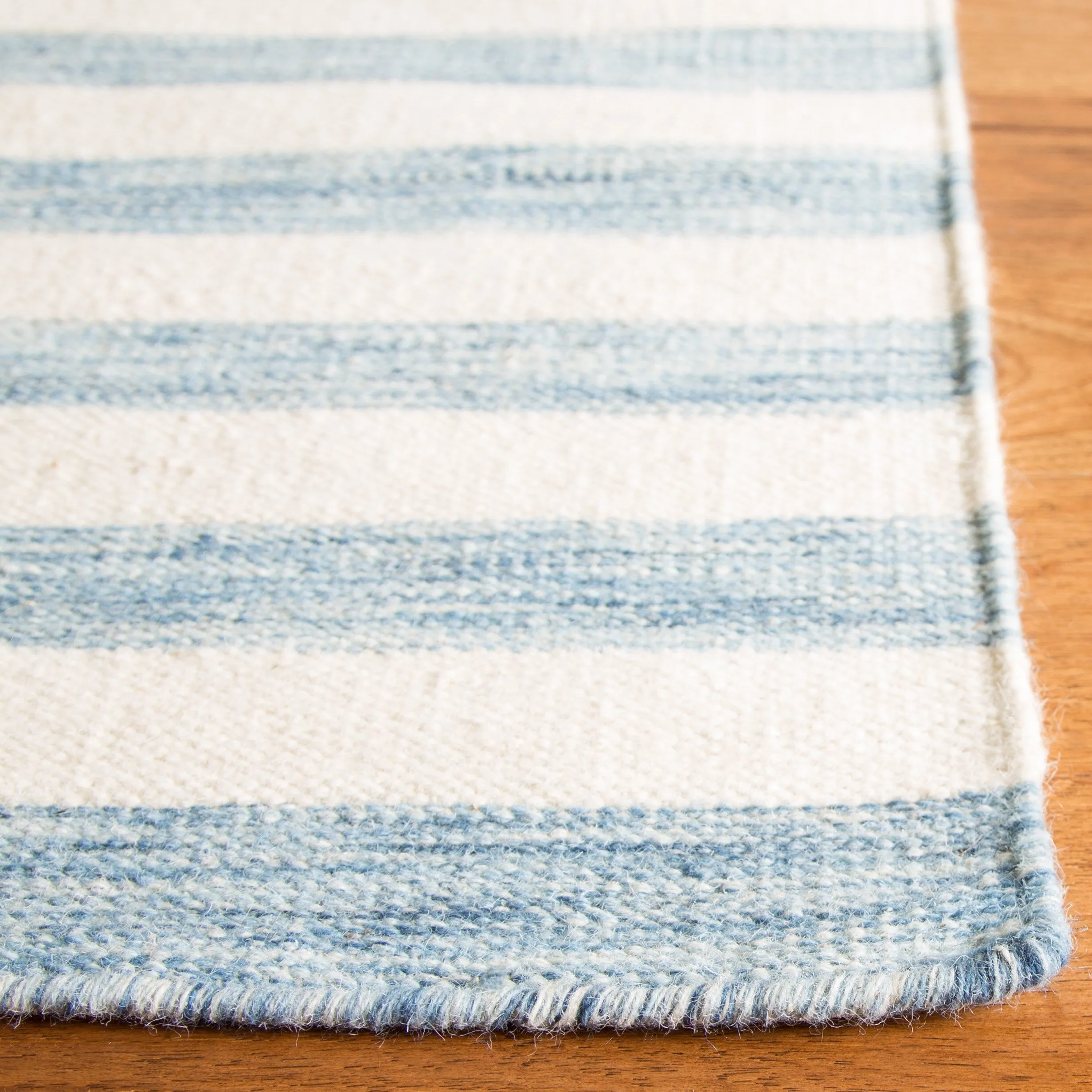 SAFAVIEH Dhurries Aiva Hand-knotted Stripe Area Rug