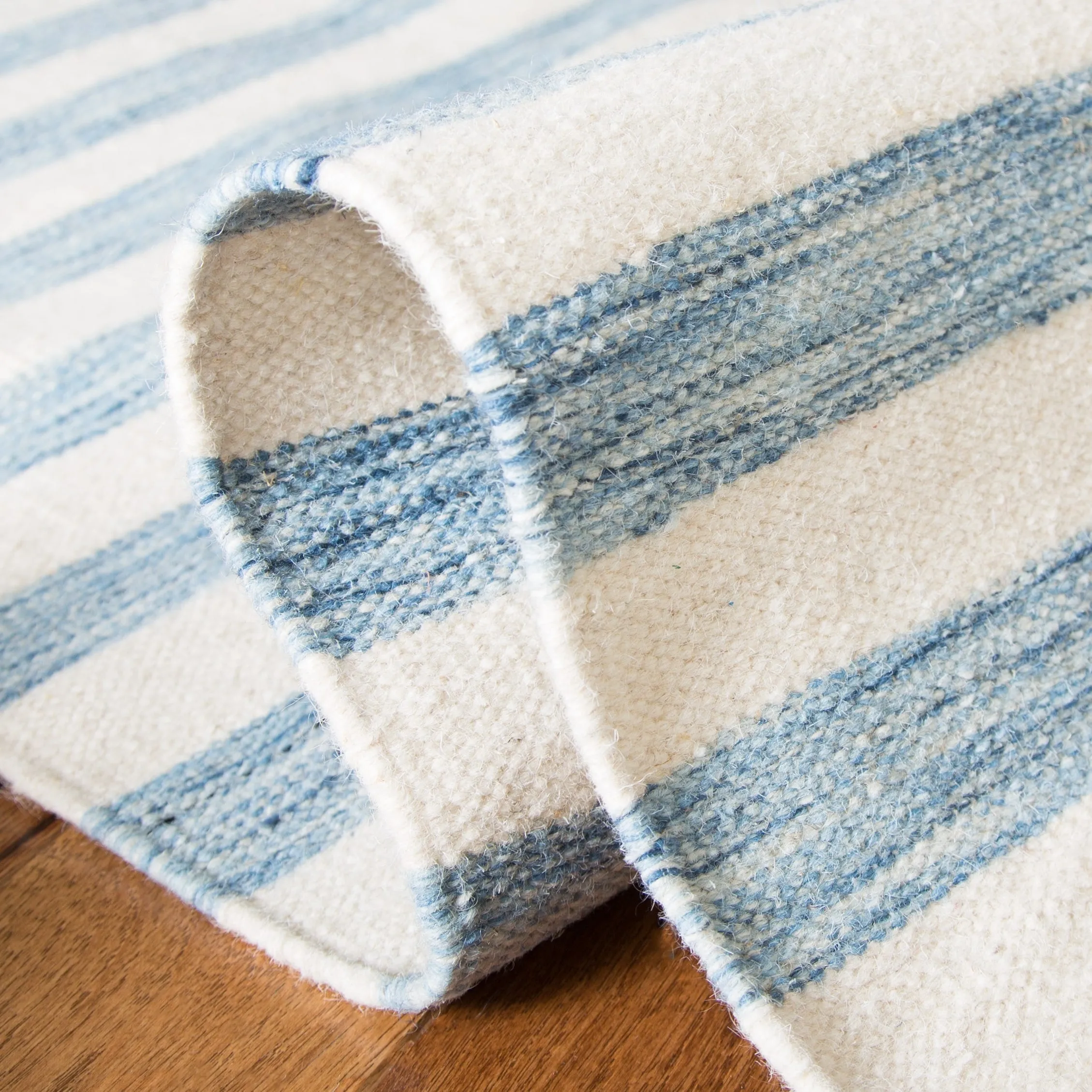 SAFAVIEH Dhurries Aiva Hand-knotted Stripe Area Rug