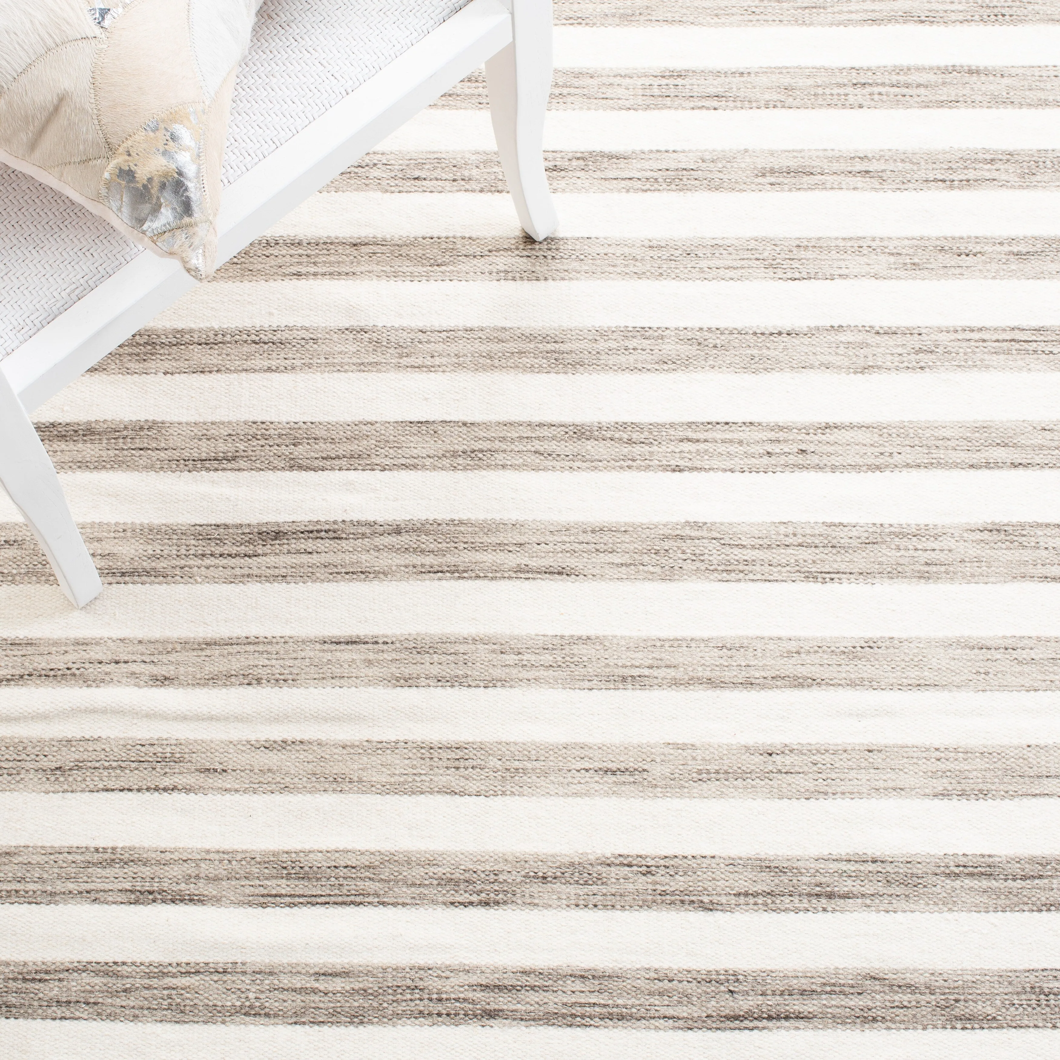 SAFAVIEH Dhurries Aiva Hand-knotted Stripe Area Rug