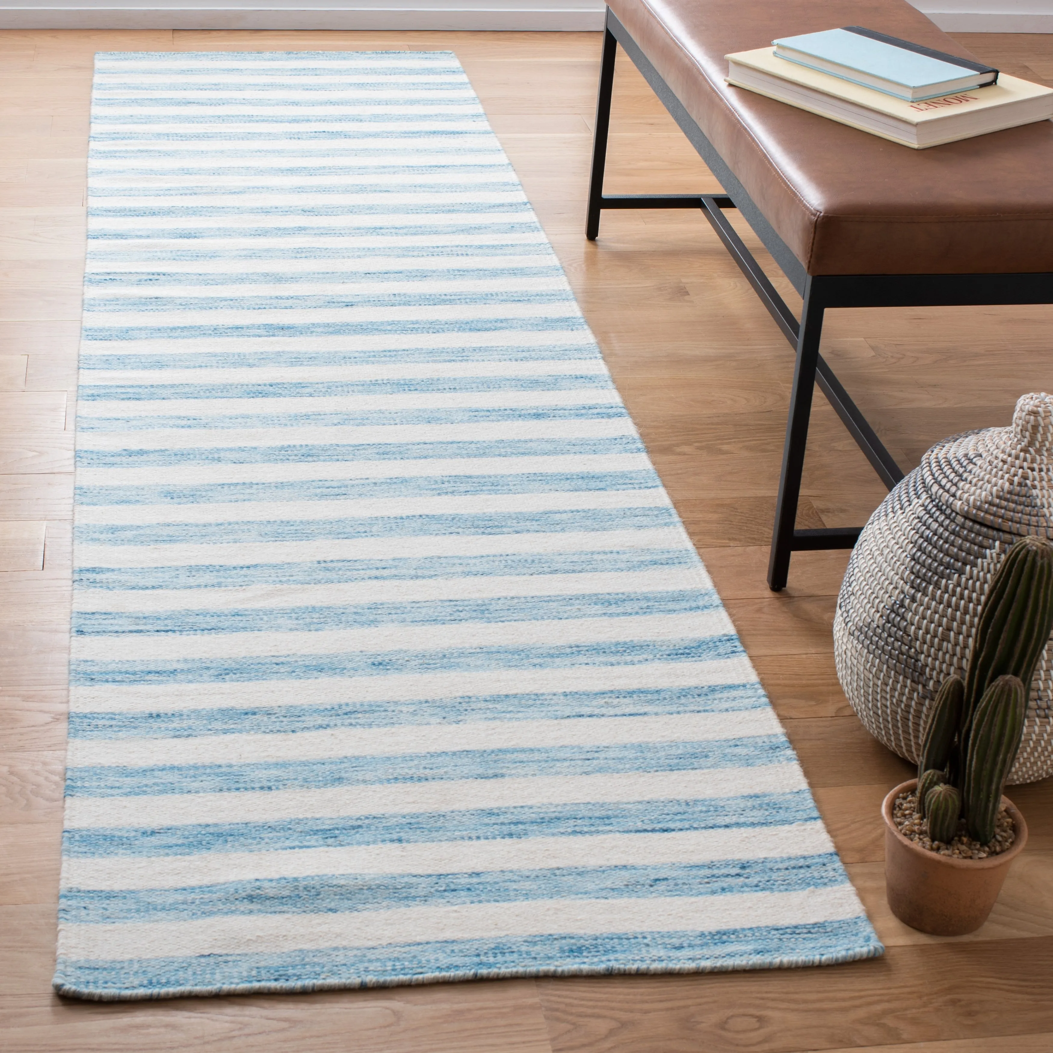 SAFAVIEH Dhurries Aiva Hand-knotted Stripe Area Rug