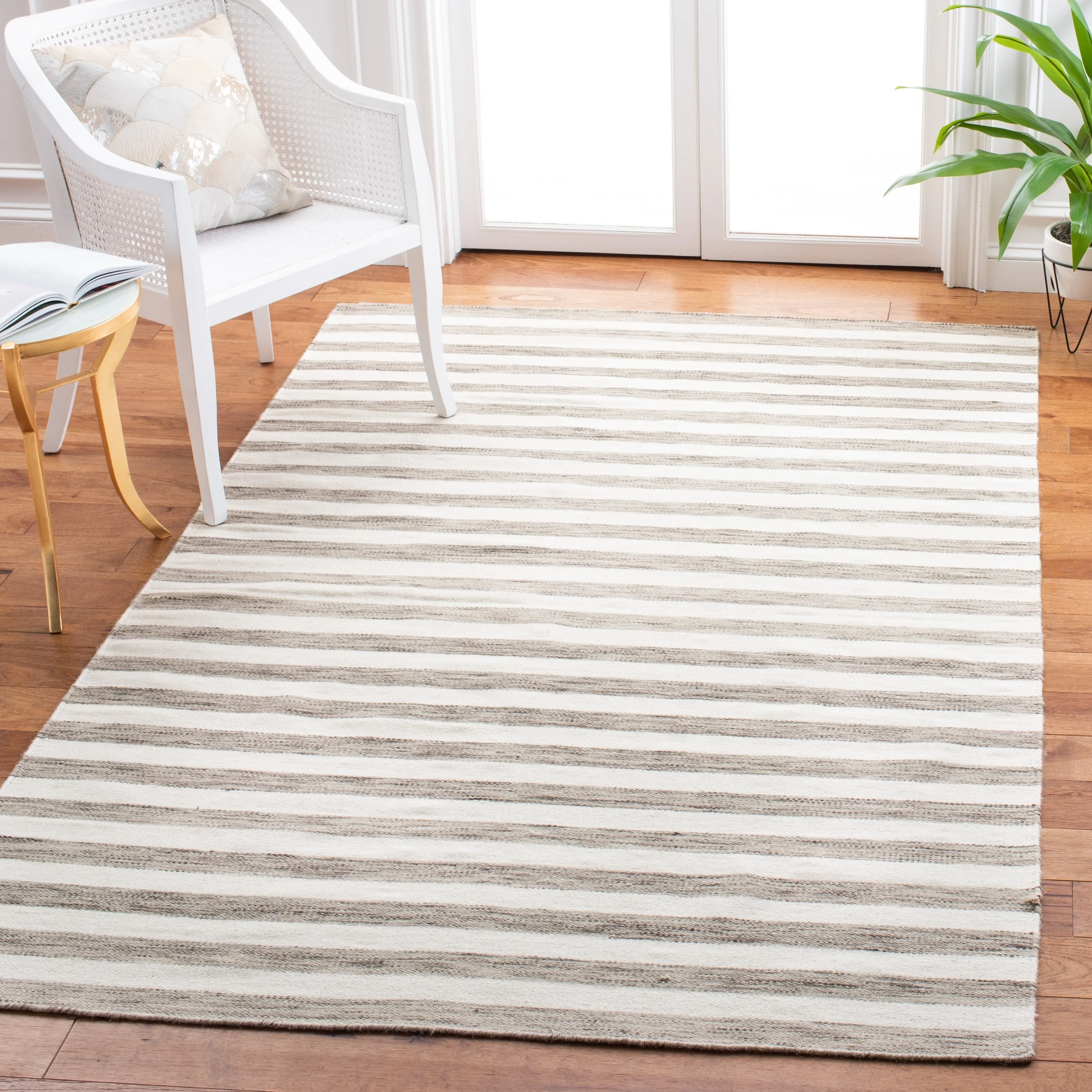 SAFAVIEH Dhurries Aiva Hand-knotted Stripe Area Rug